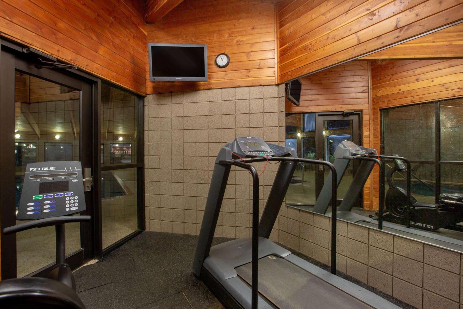 AmericInn by Wyndham Muscatine photo 52