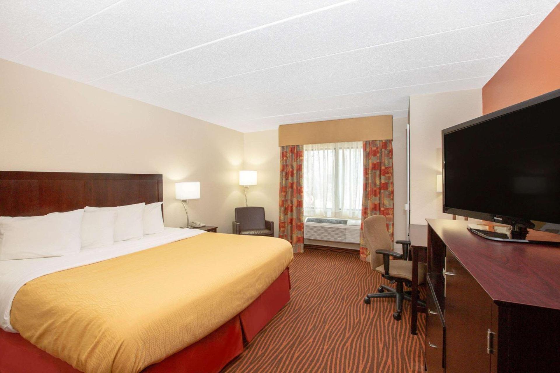AmericInn by Wyndham Muscatine photo 51