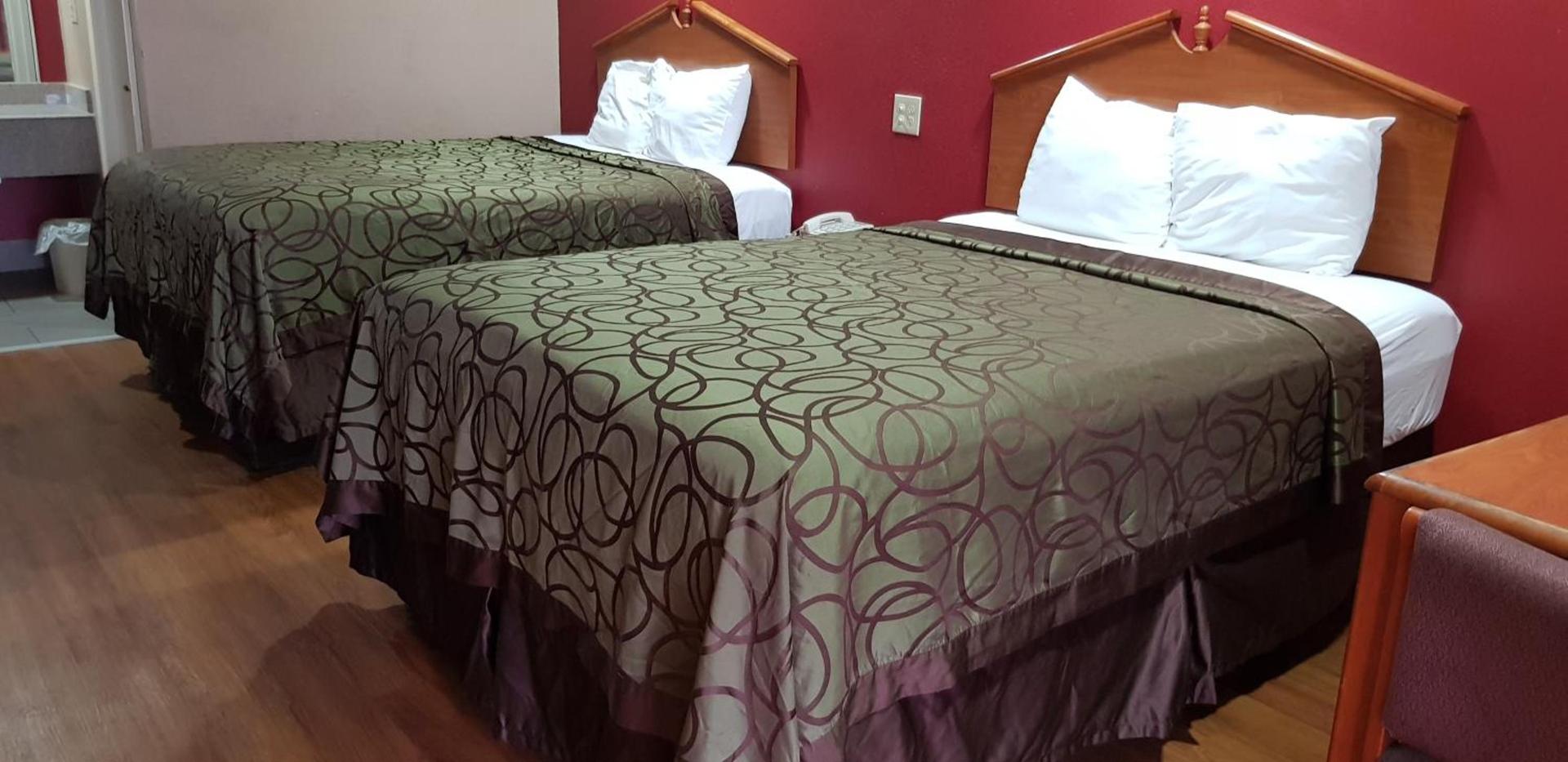 Deluxe Inn photo 14