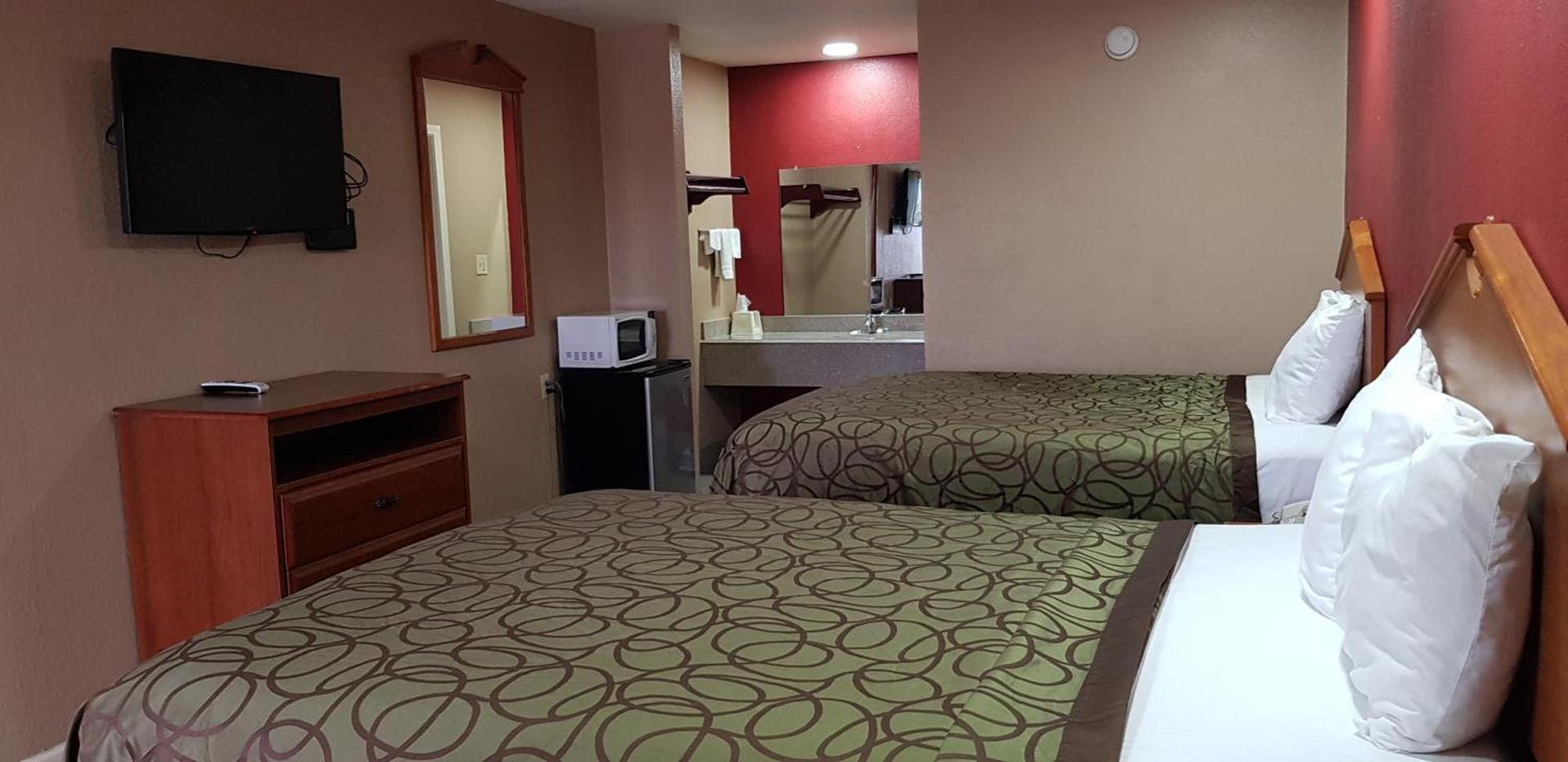 Deluxe Inn photo 13