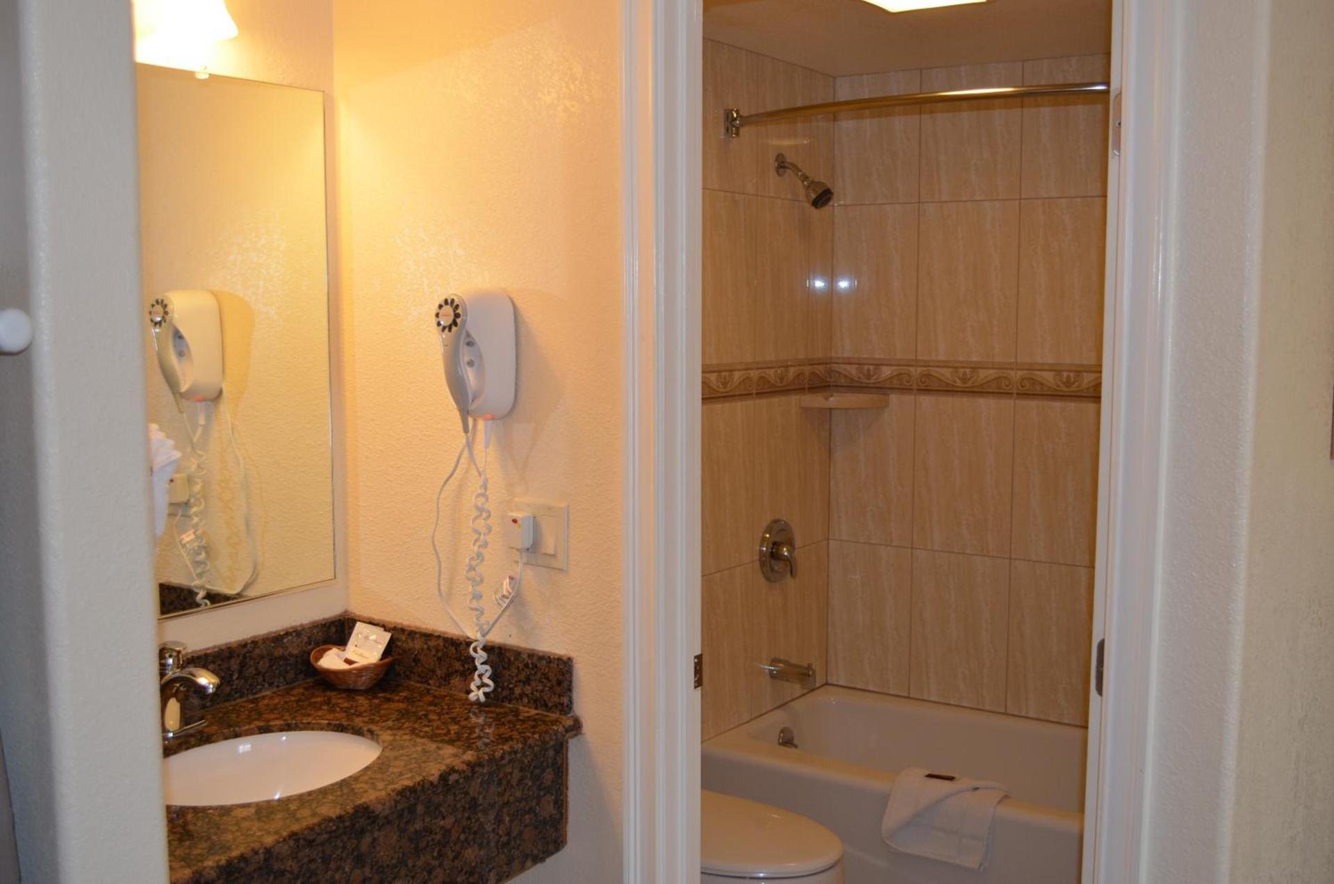 Seaside Inn Monterey photo 24