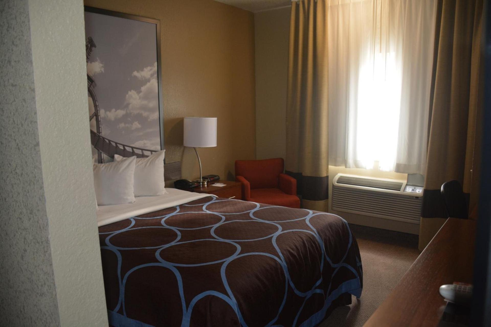 Super 8 by Wyndham Altoona photo 27