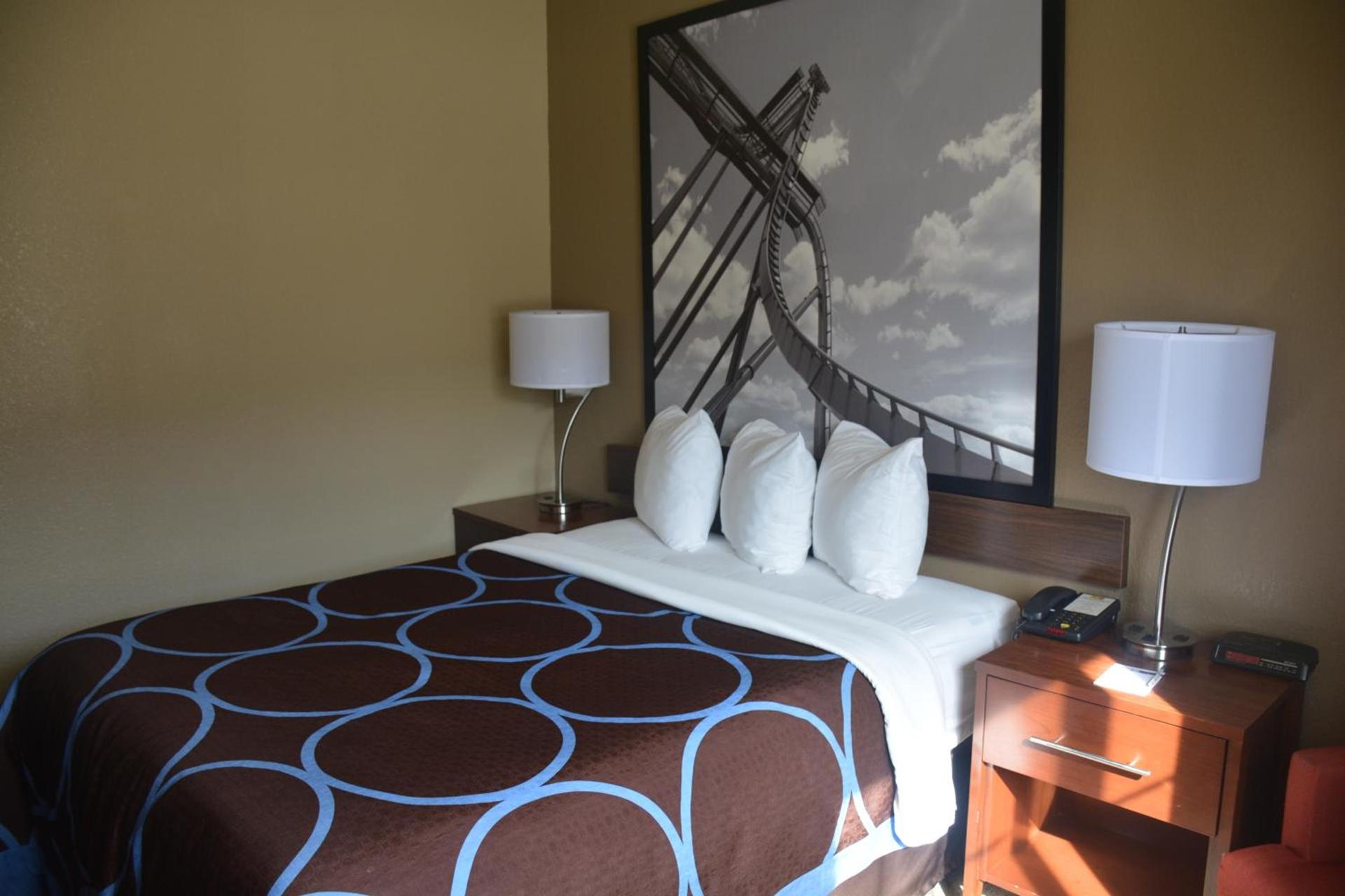 Super 8 by Wyndham Altoona photo 26