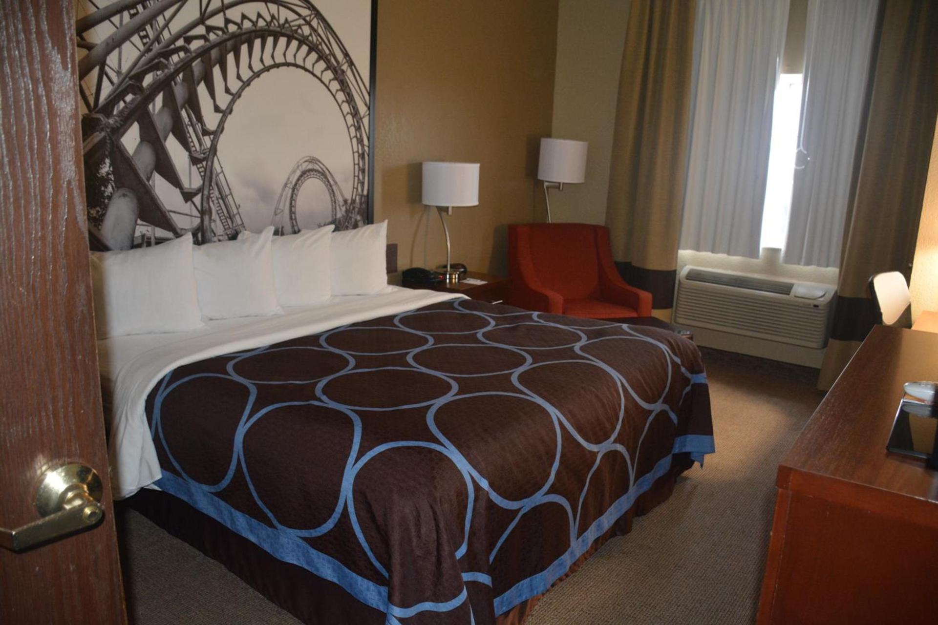 Super 8 by Wyndham Altoona photo 24
