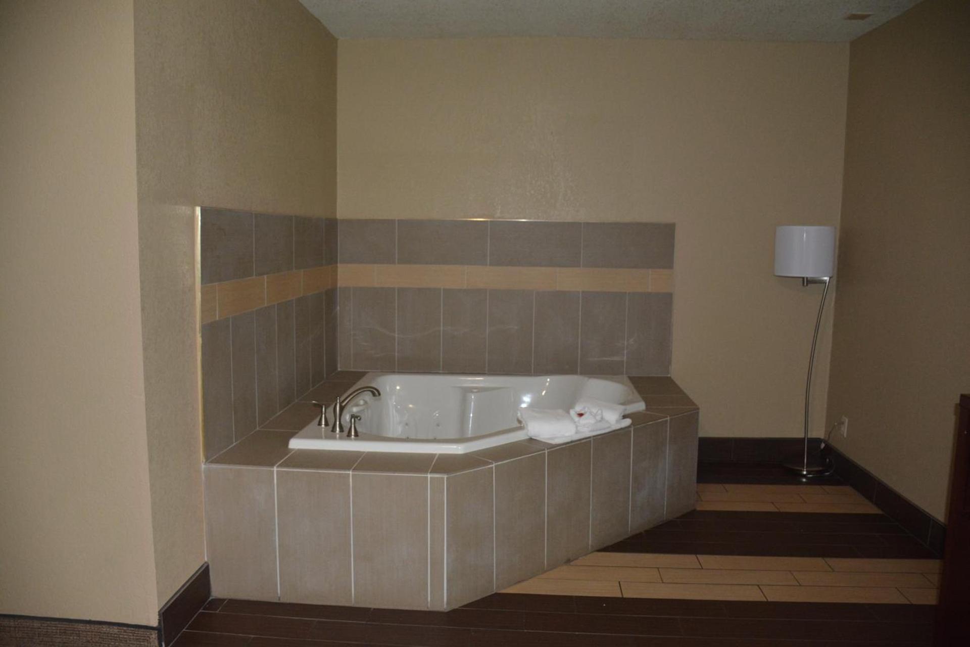 Super 8 by Wyndham Altoona photo 22