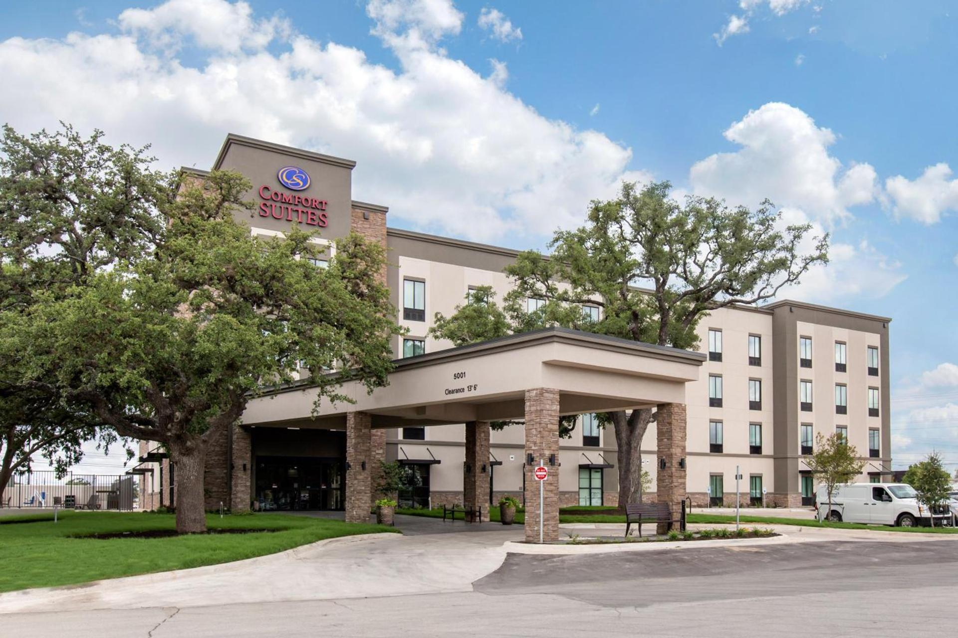 Comfort Suites - South Austin photo 1