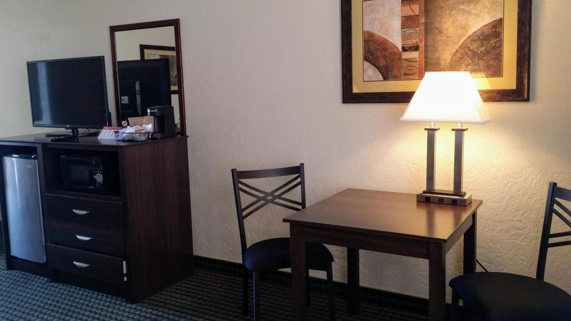 Super 8 by Wyndham Wendover photo 34