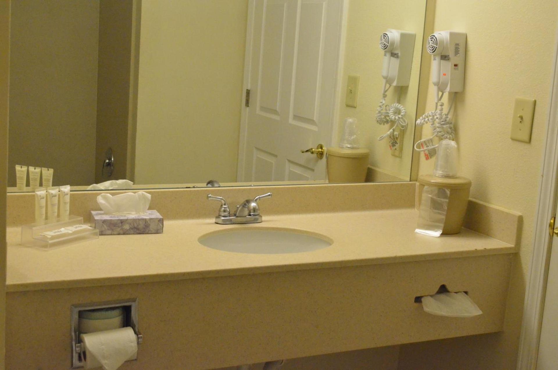 Home Inn & Suites photo 8