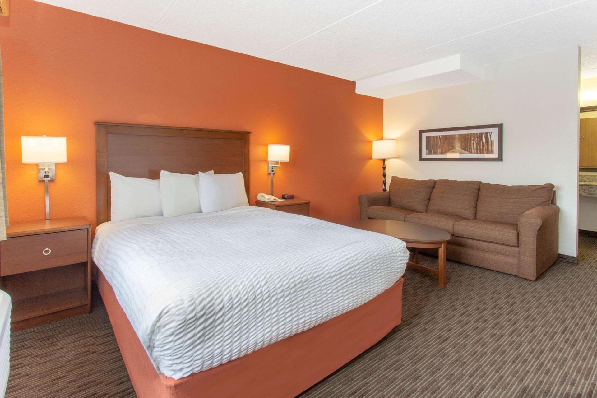 AmericInn by Wyndham Calumet photo 33