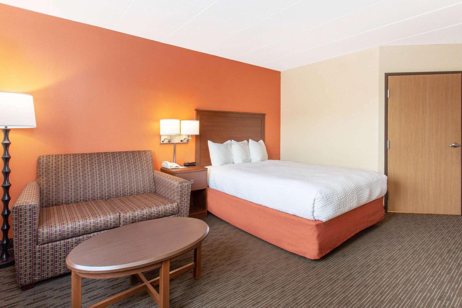 AmericInn by Wyndham Calumet photo 20