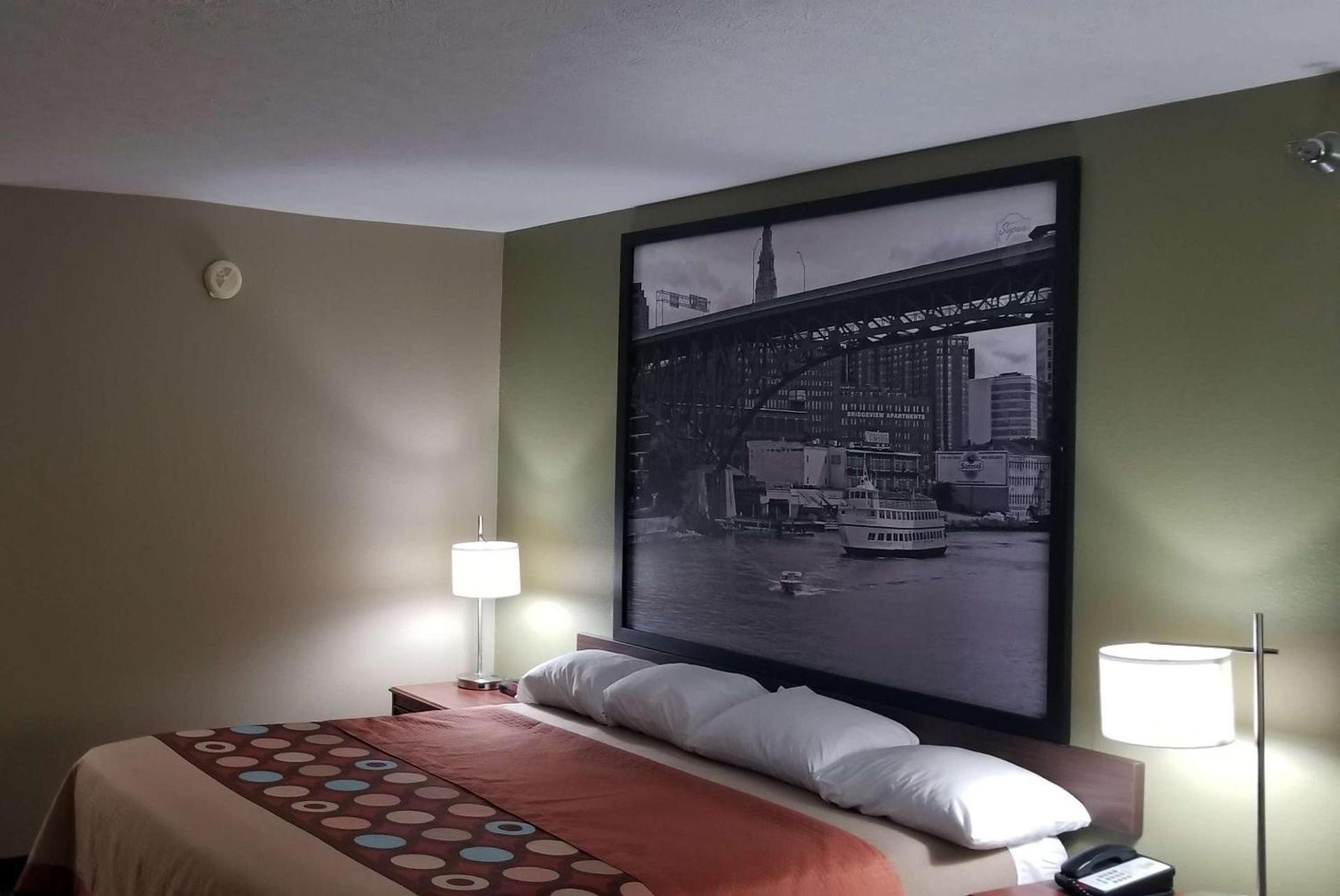 Super 8 by Wyndham Bellefontaine photo 10