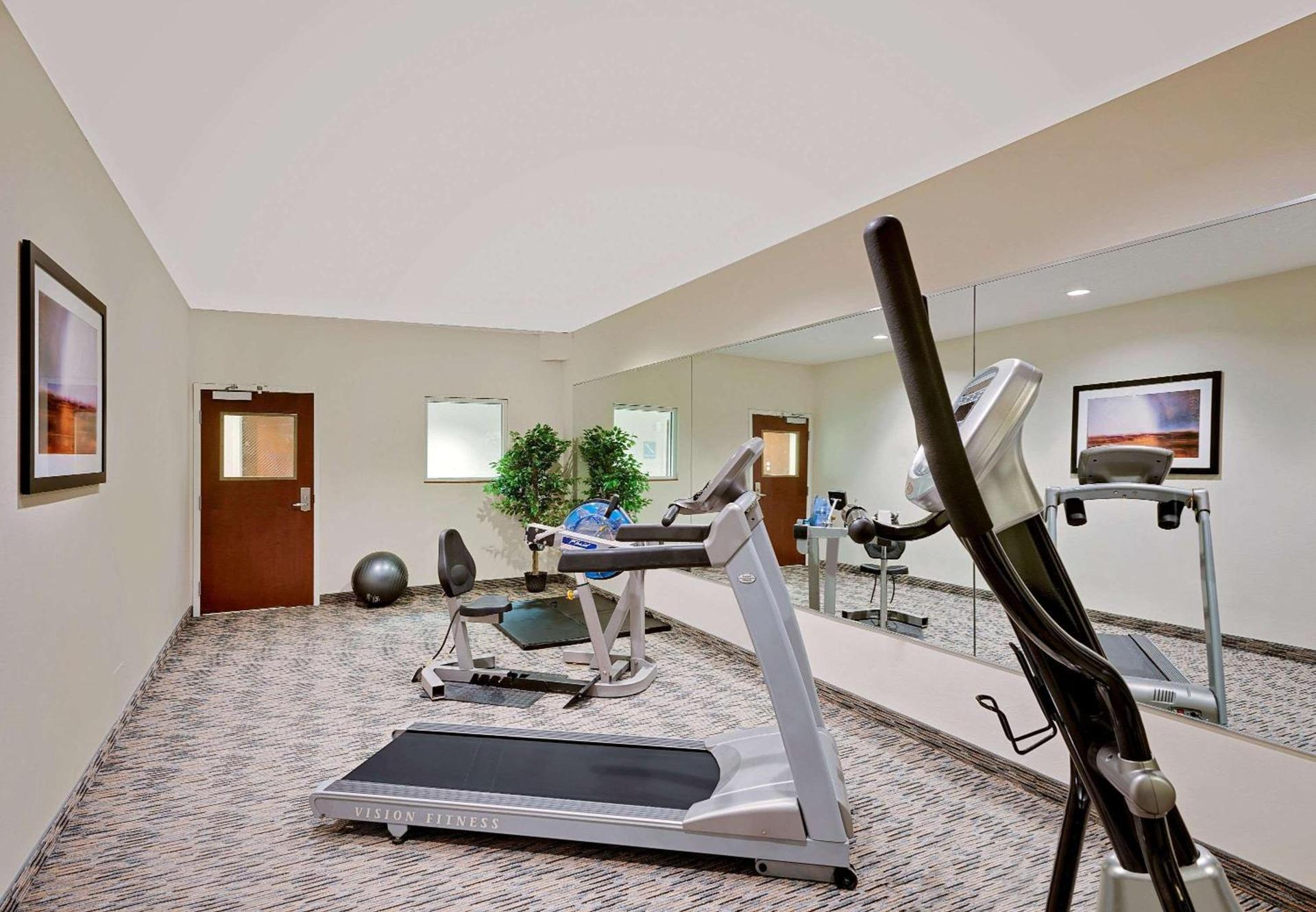Microtel Inn and Suites by Wyndham - Geneva photo 4