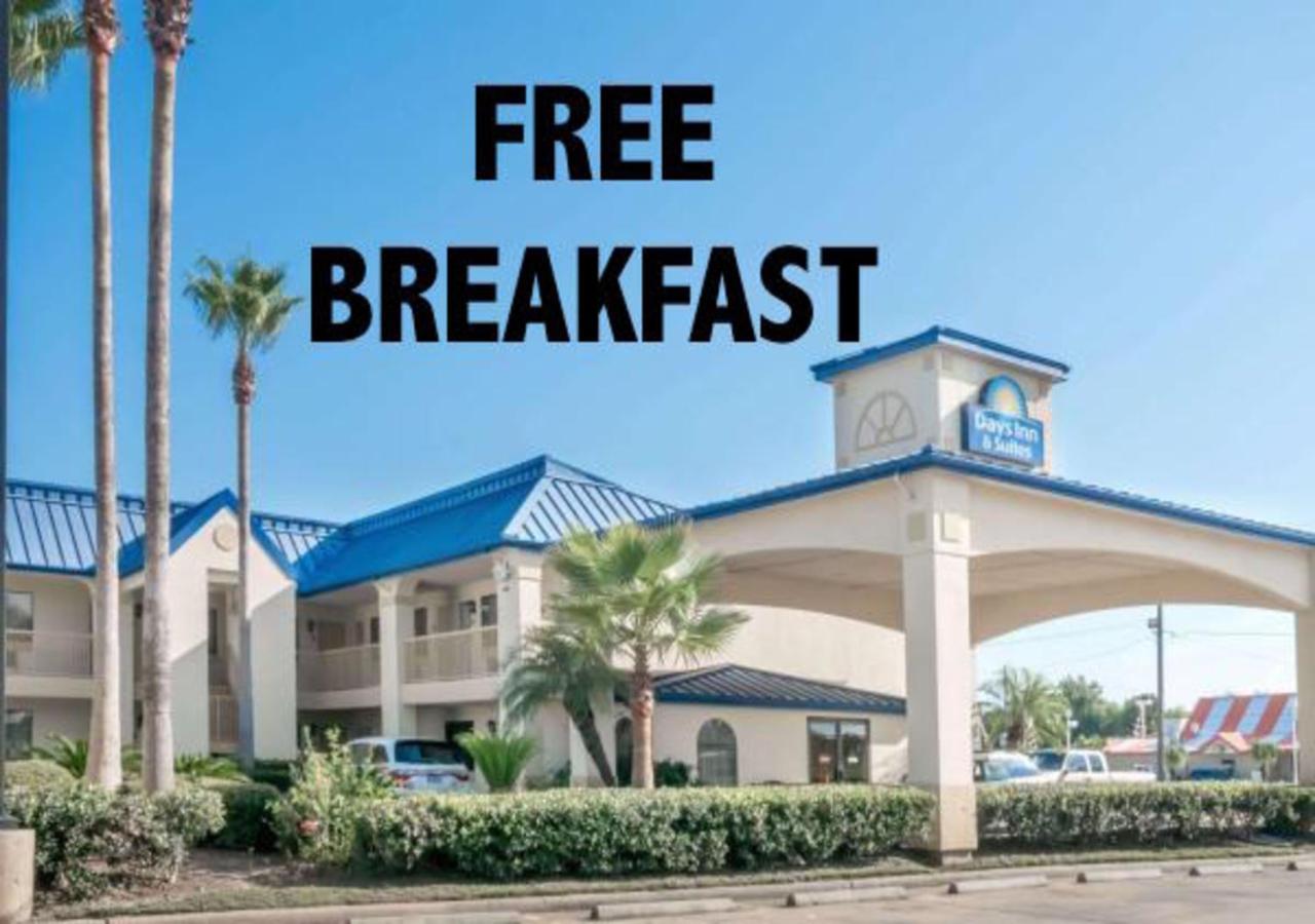 Days Inn & Suites by Wyndham Winnie photo 9