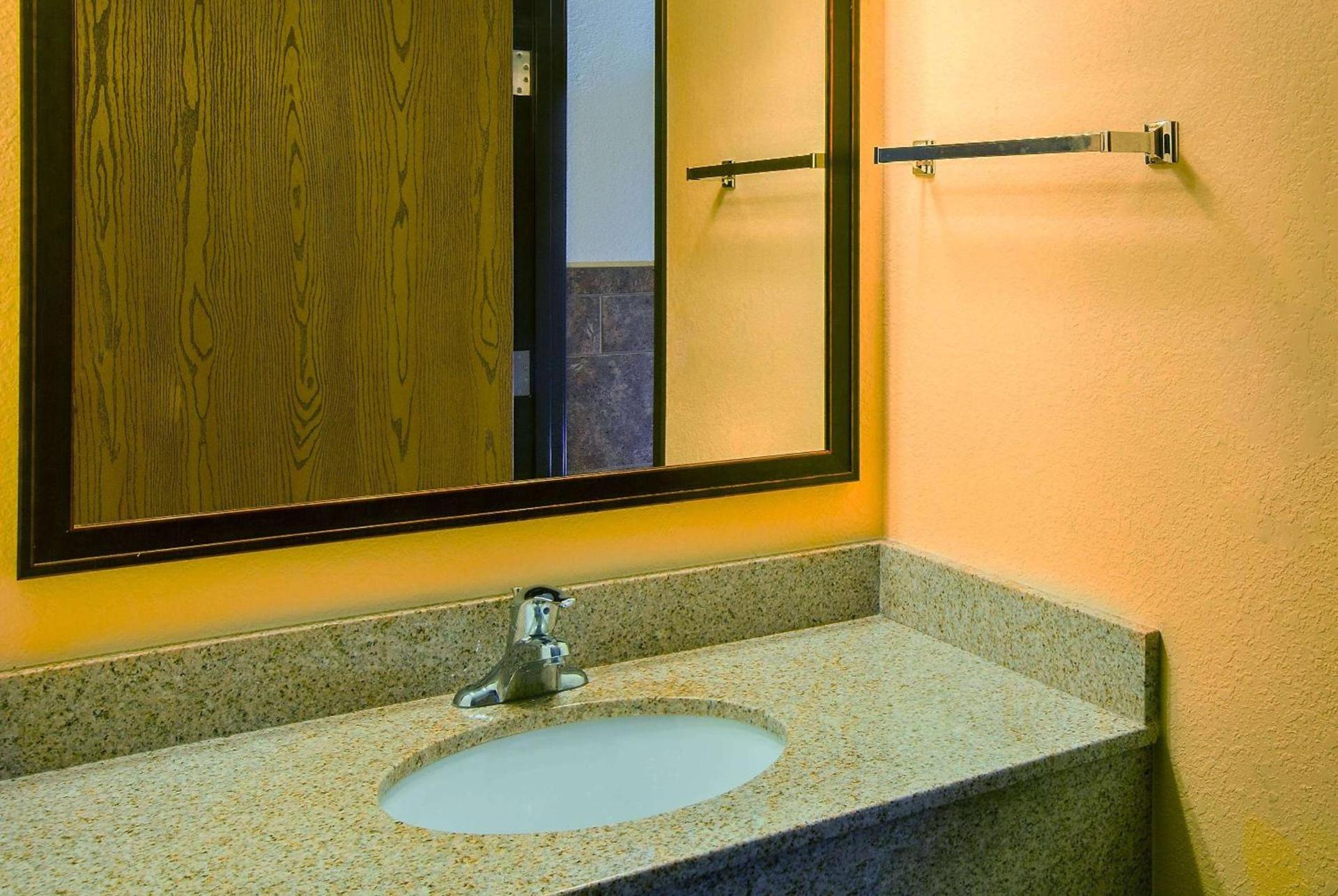 AmericInn by Wyndham Chamberlain Conference Center photo 7