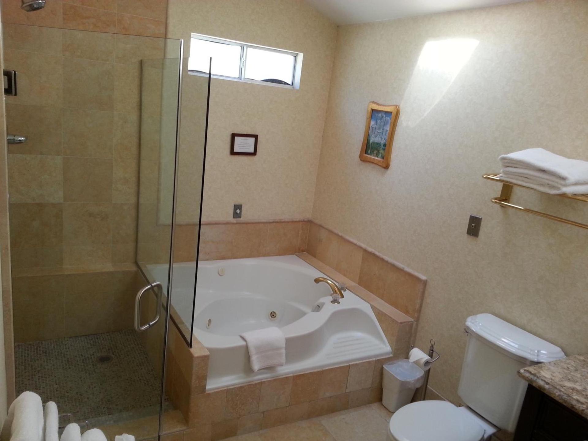 The Vendange Carmel Inn & Suites photo 47