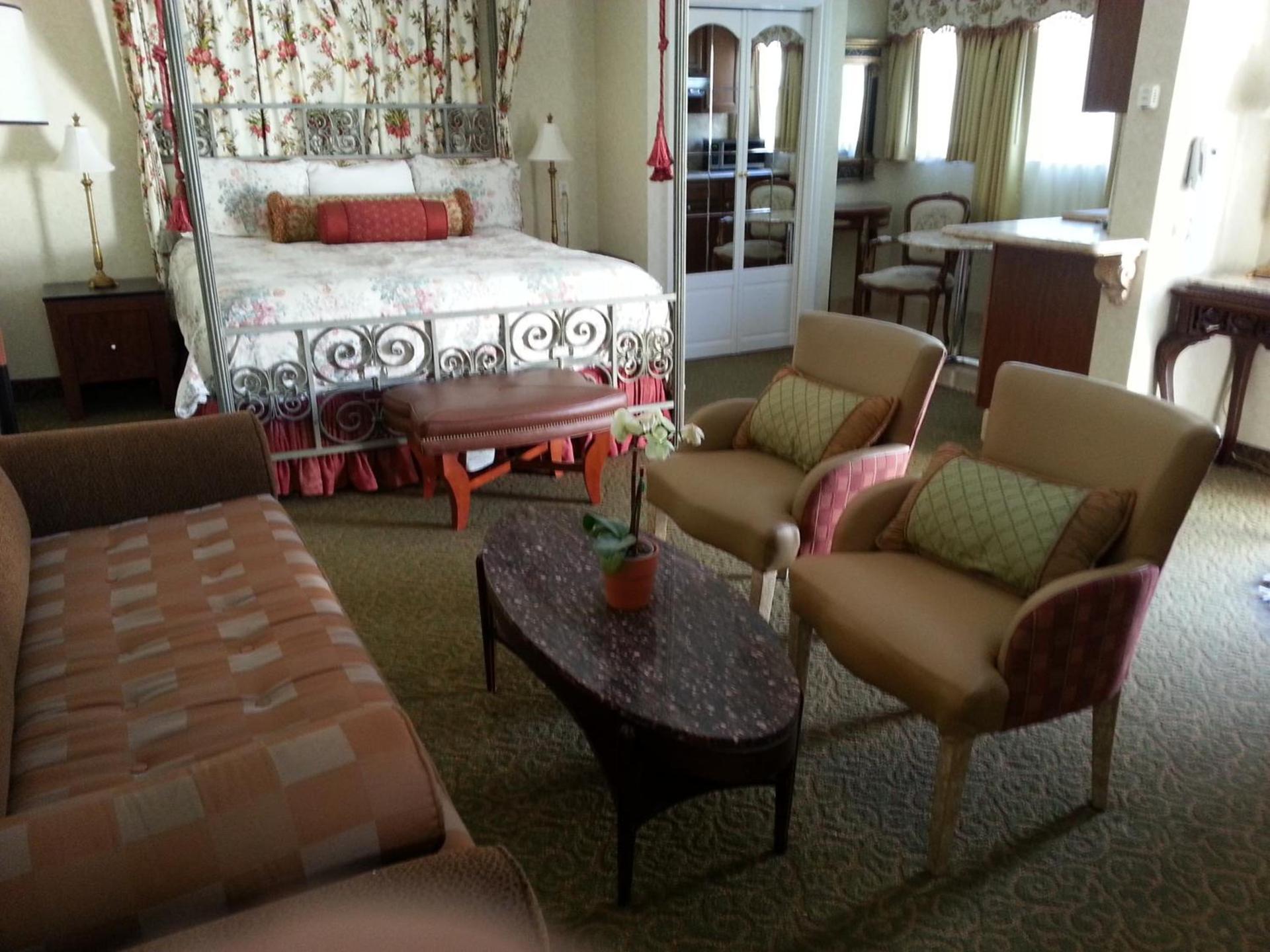The Vendange Carmel Inn & Suites photo 35