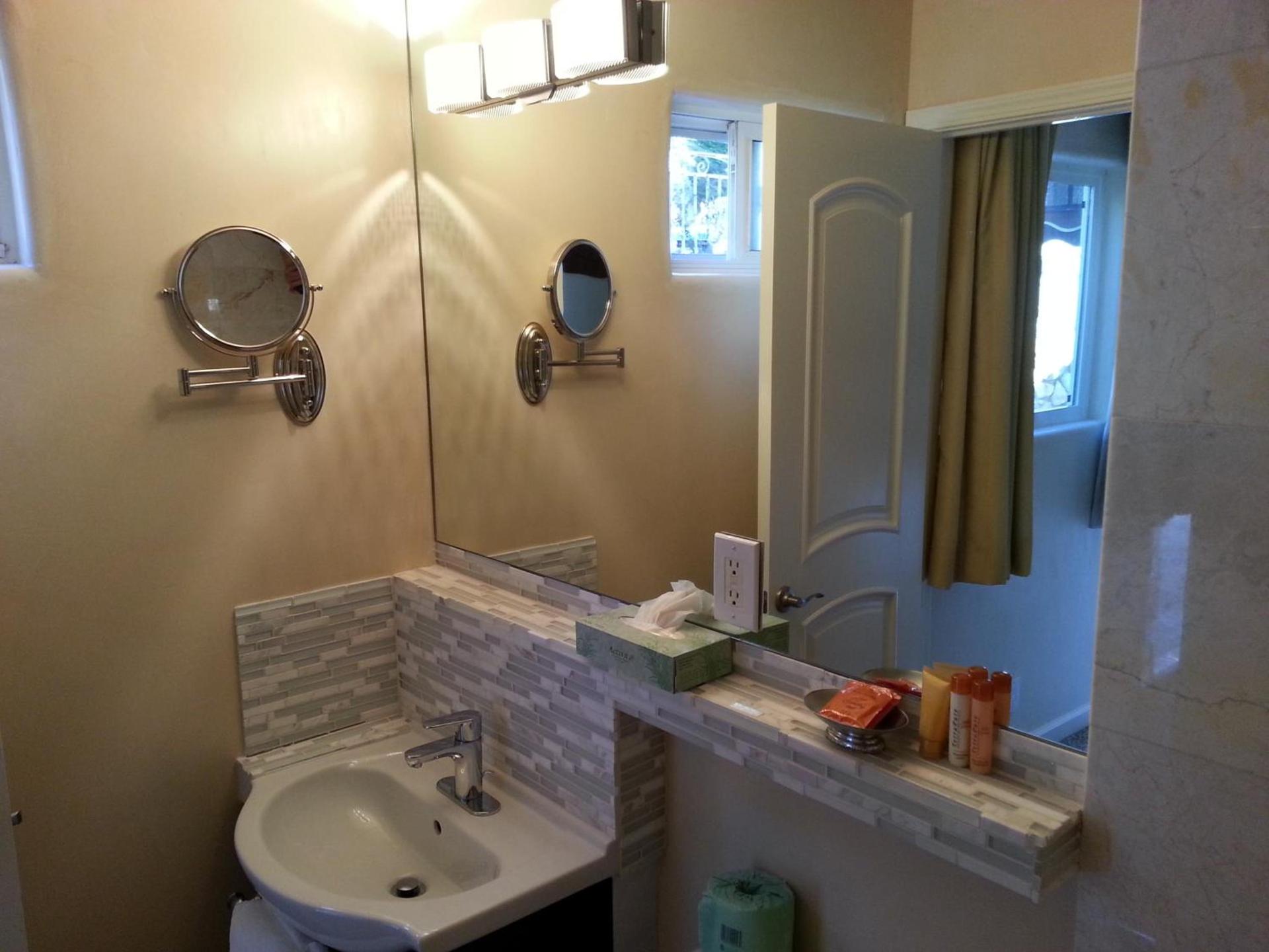 The Vendange Carmel Inn & Suites photo 52