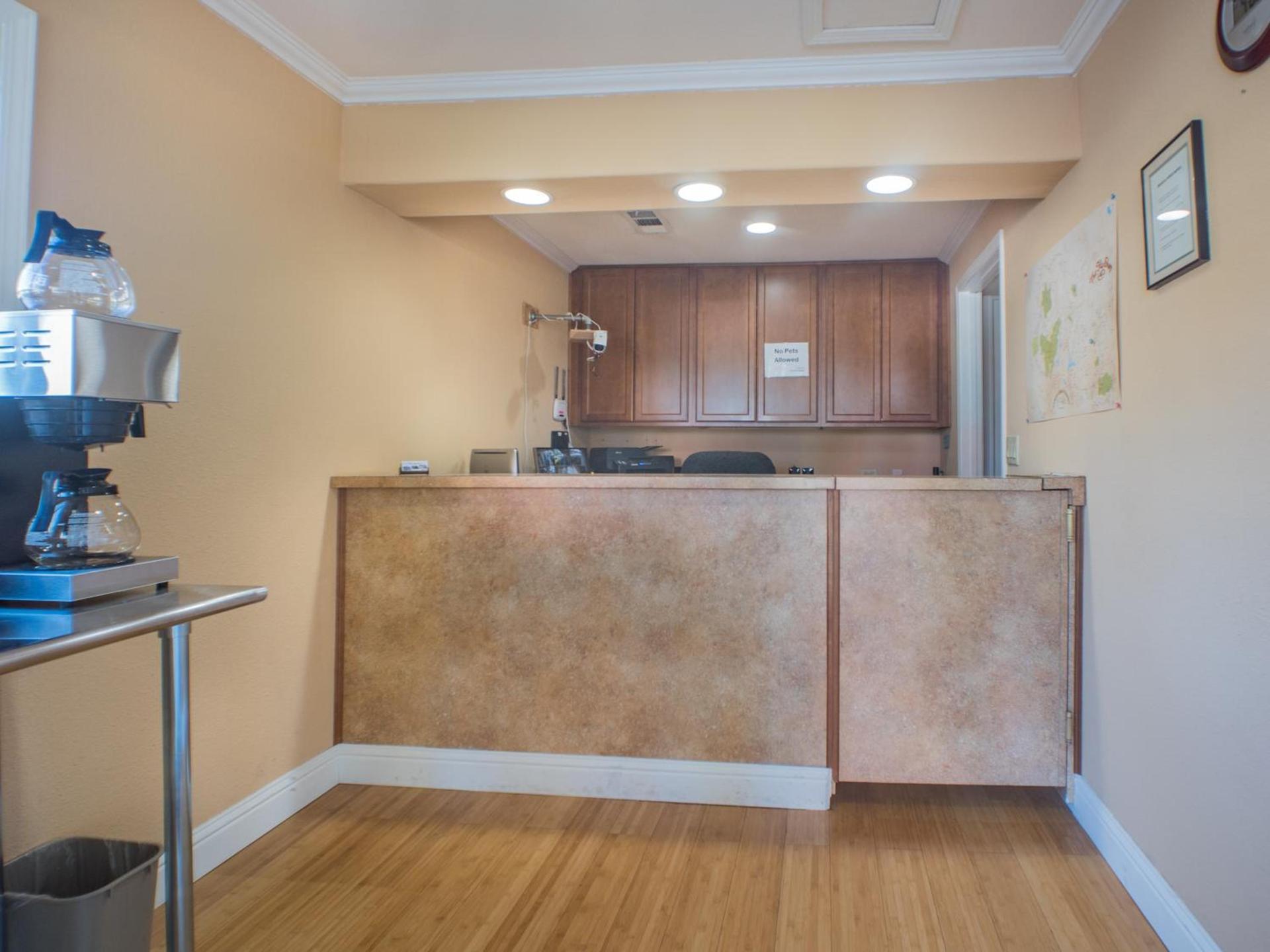 Shasta Pines Motel & Suites photo 20