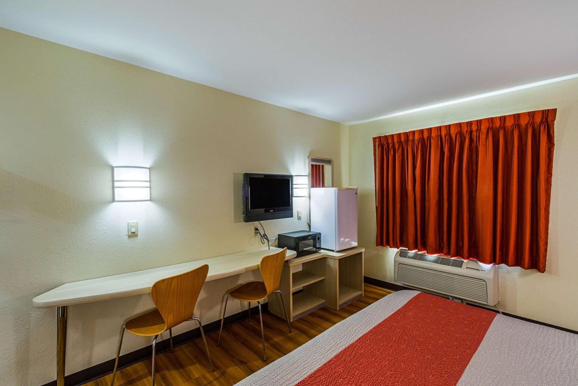 Motel 6-Urbana, IL photo 9