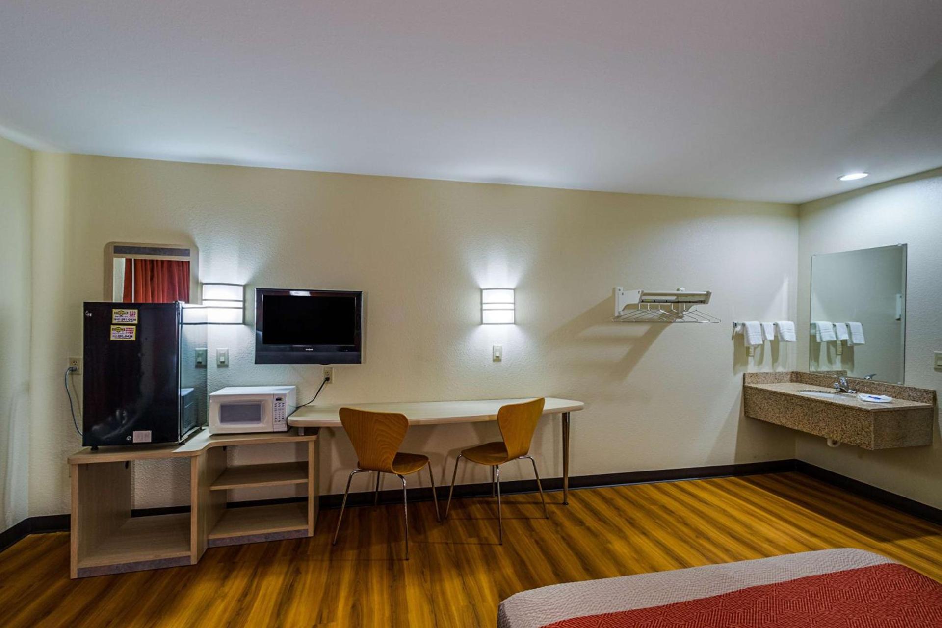 Motel 6-Urbana, IL photo 11