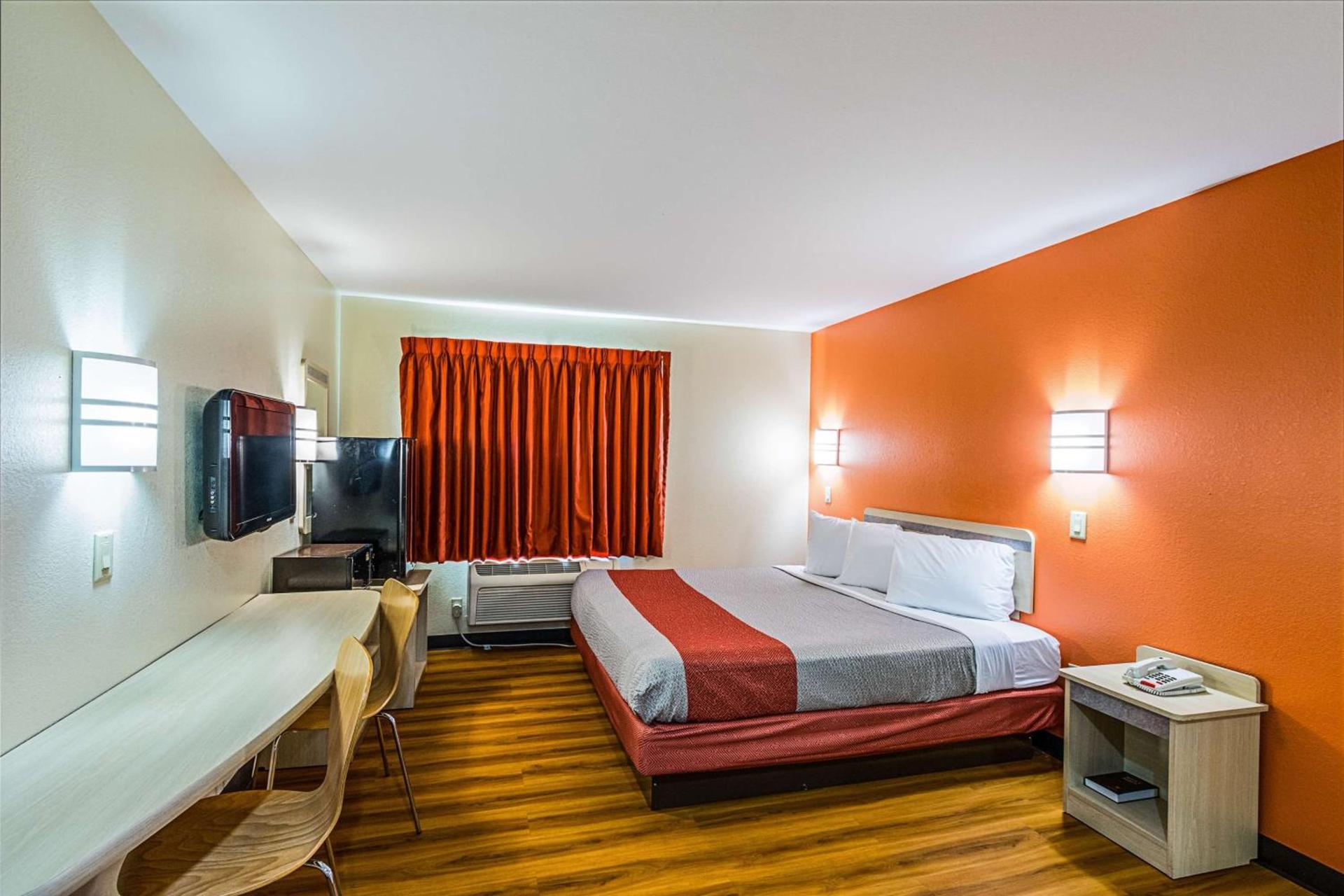 Motel 6-Urbana, IL photo 4