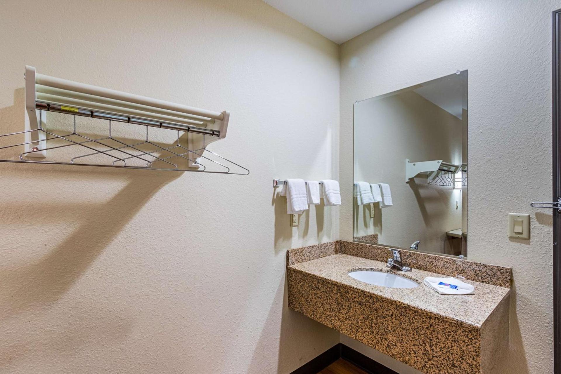 Motel 6-Urbana, IL photo 17