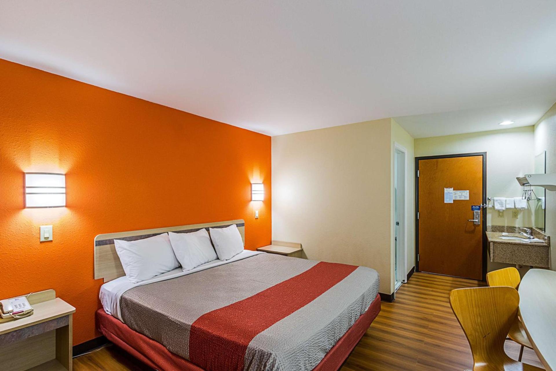 Motel 6-Urbana, IL photo 10