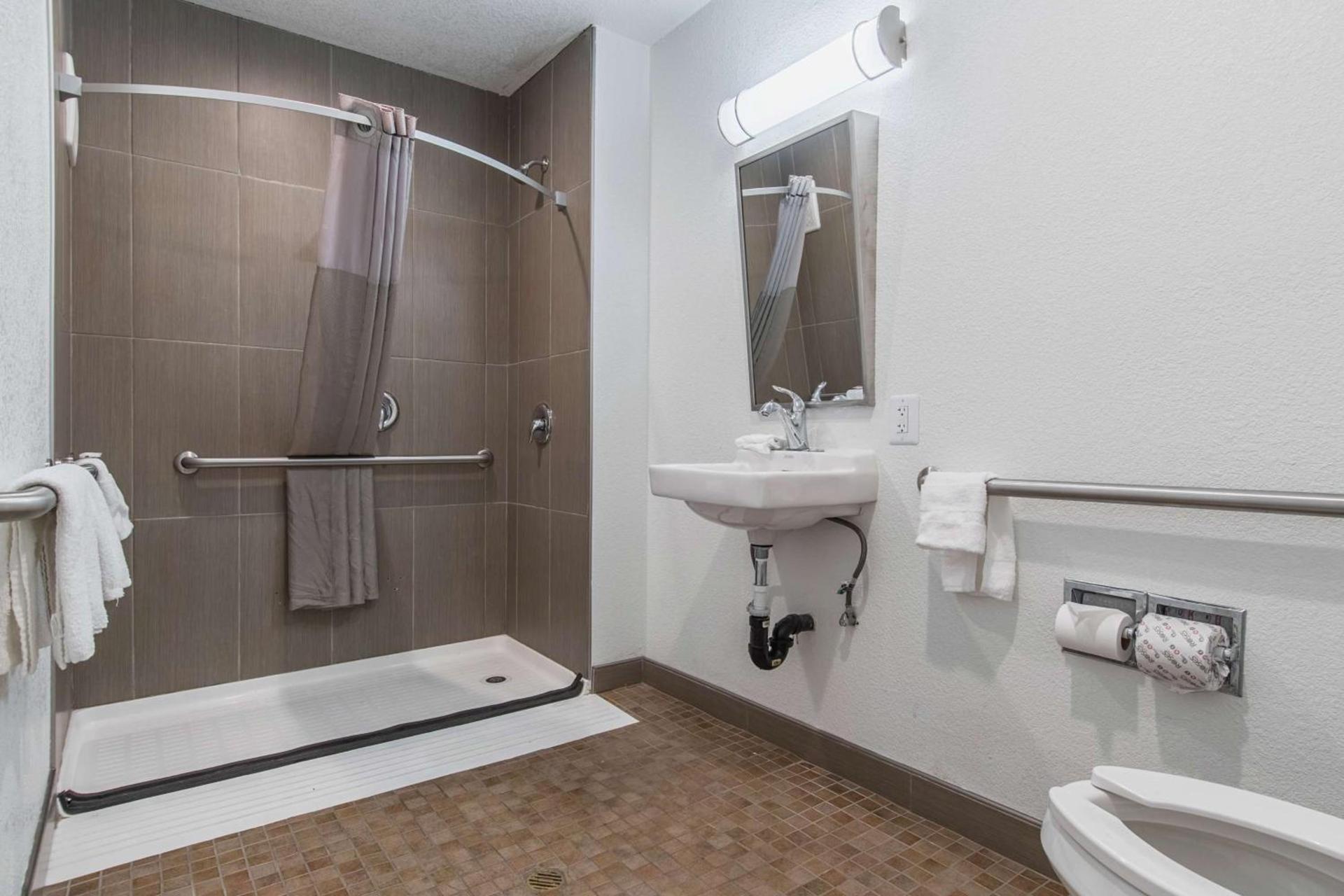 Motel 6 Bakersfield photo 61