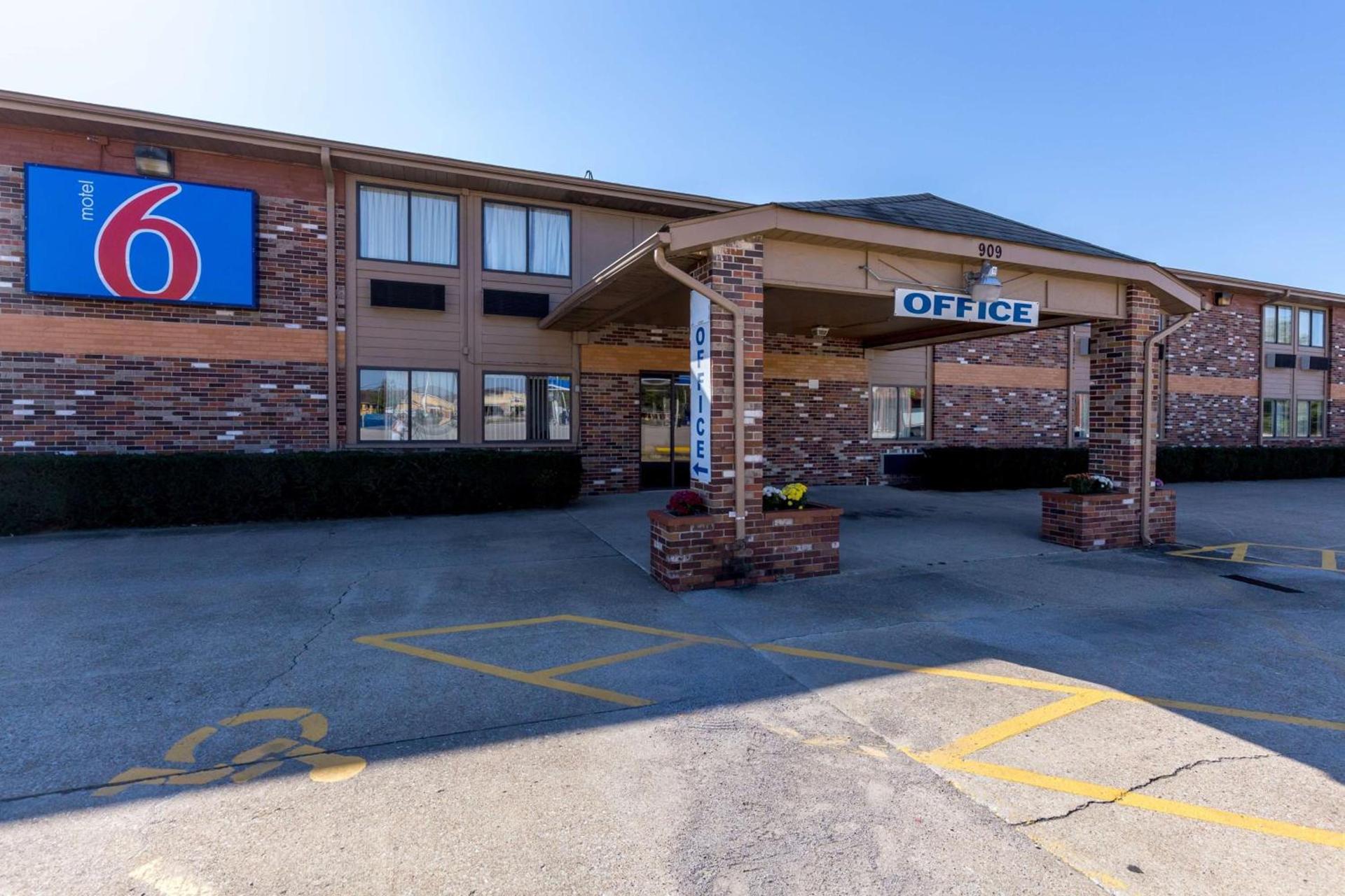 Motel 6-Troy, IL photo 32