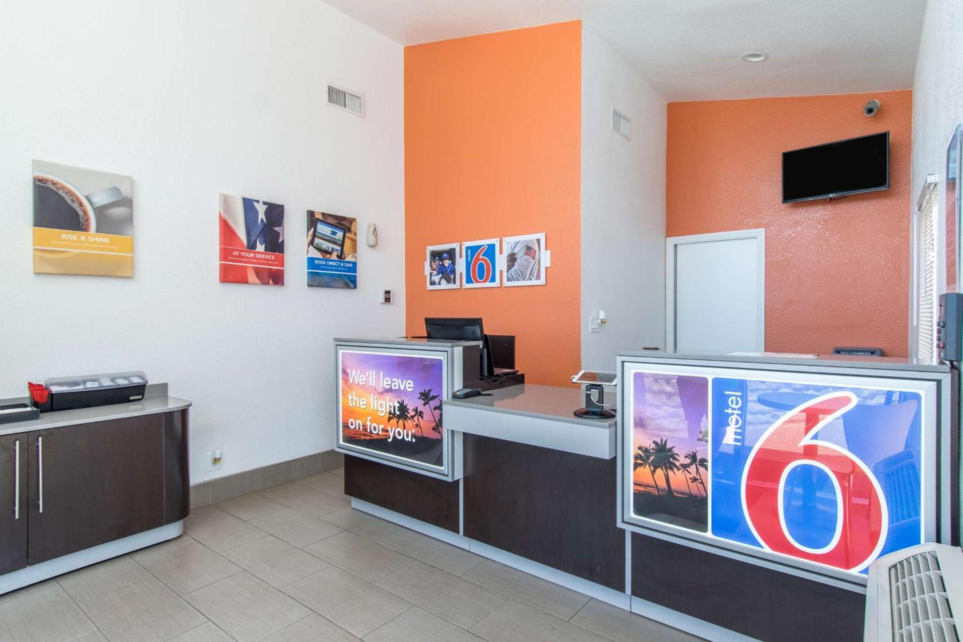 Motel 6 Bakersfield photo 51