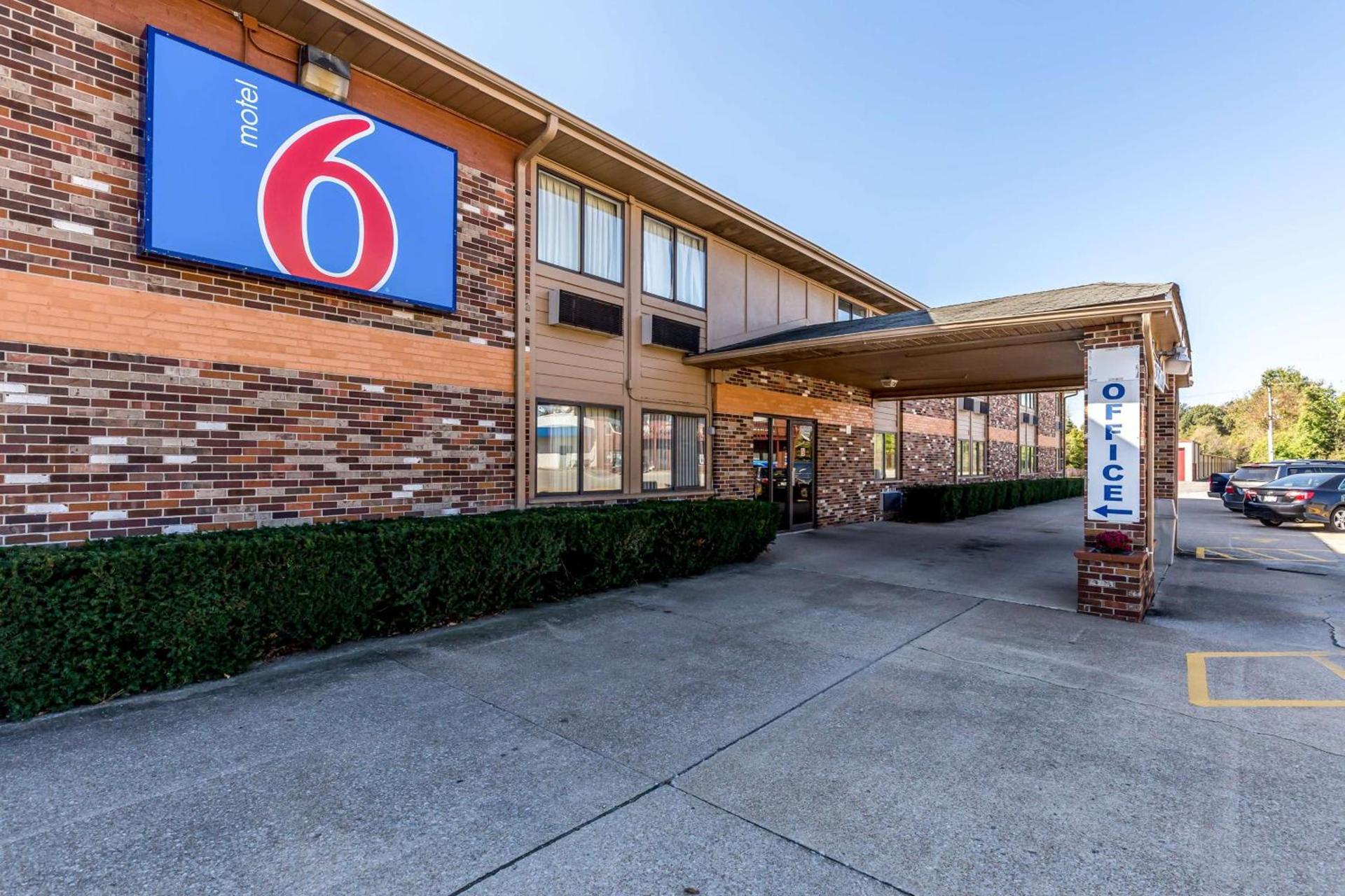 Motel 6-Troy, IL photo 1
