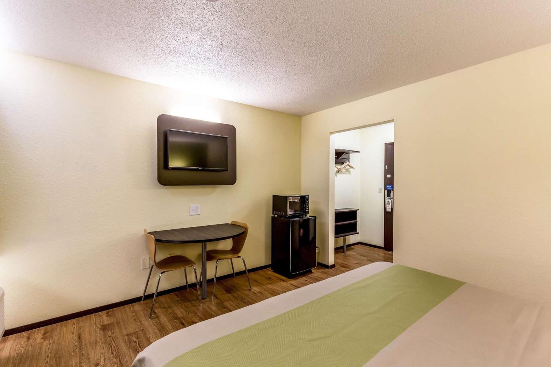 Motel 6-Troy, IL photo 34