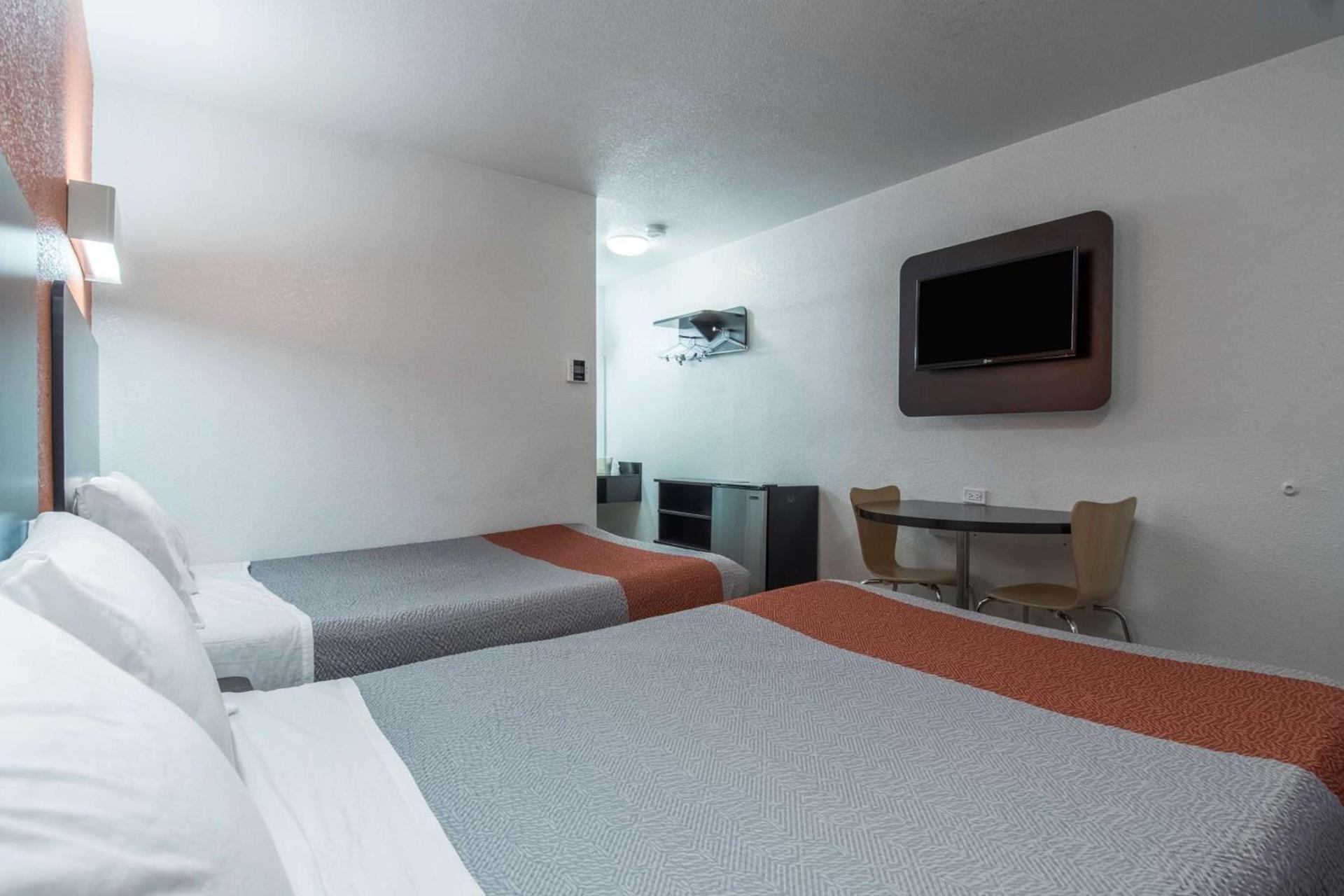 Motel 6 Bakersfield photo 47