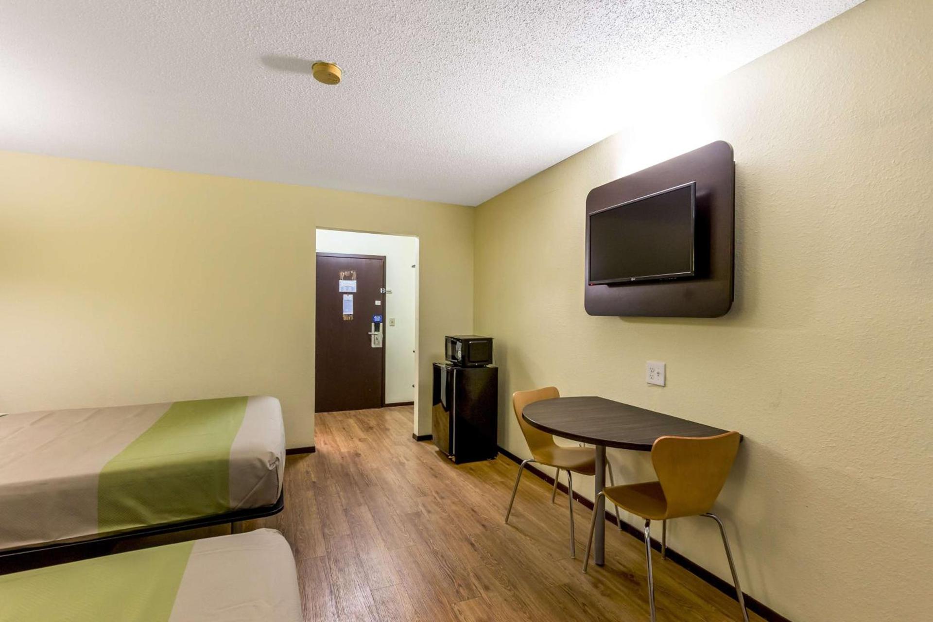 Motel 6-Troy, IL photo 38