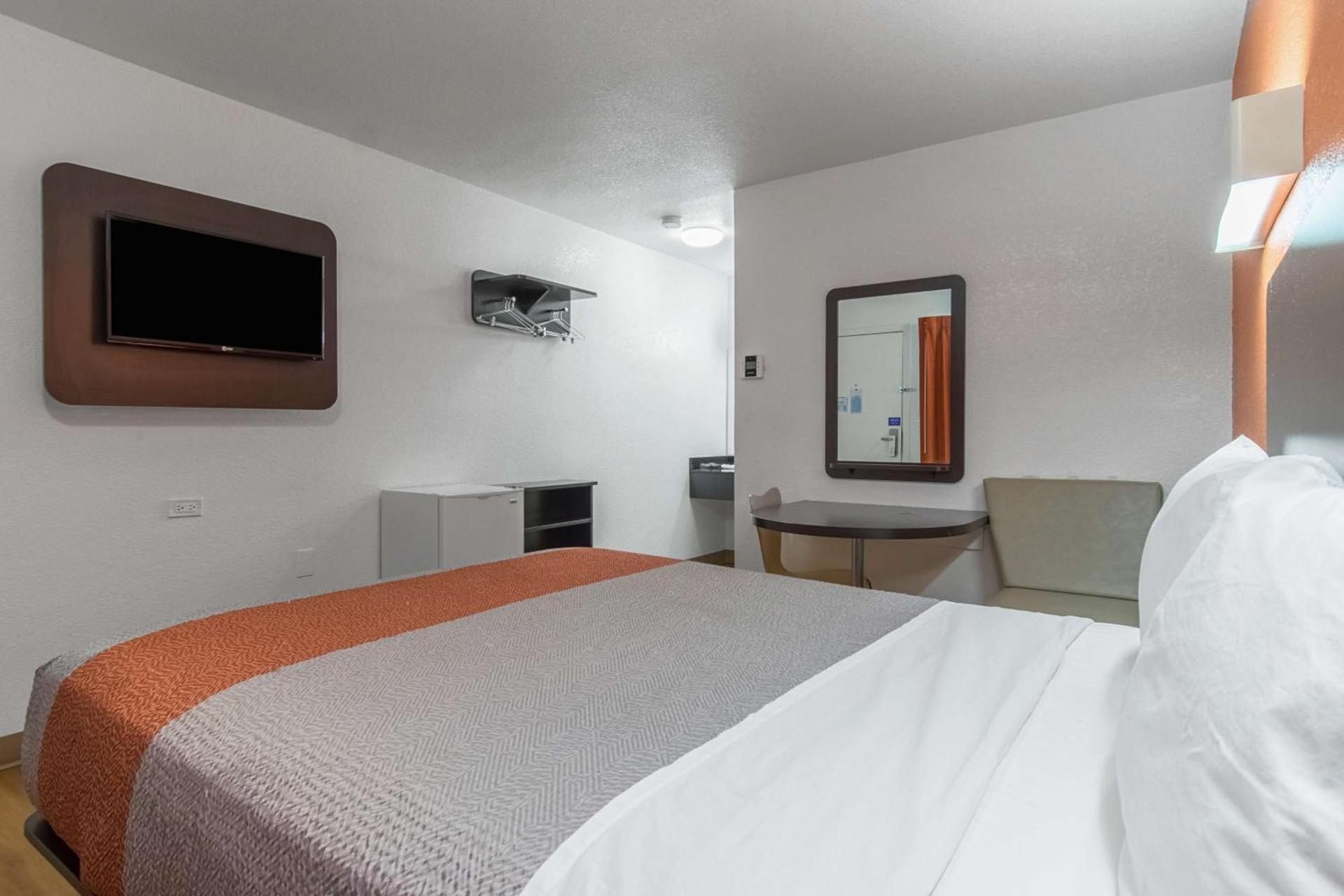 Motel 6 Bakersfield photo 44