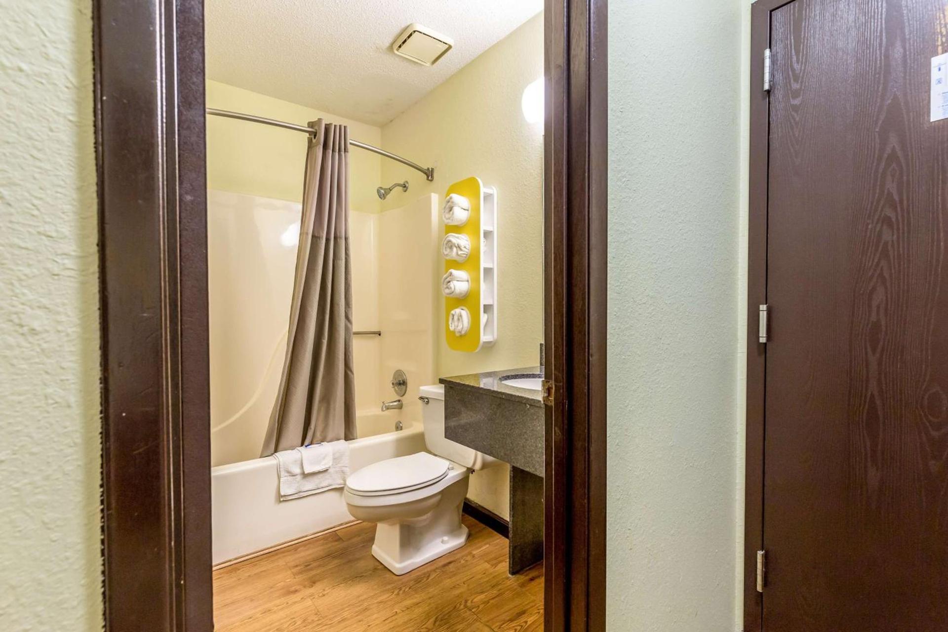 Motel 6-Troy, IL photo 39