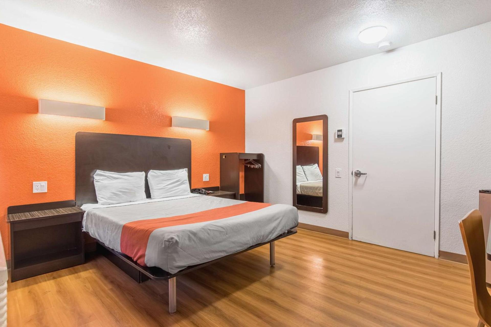 Motel 6 Bakersfield photo 39