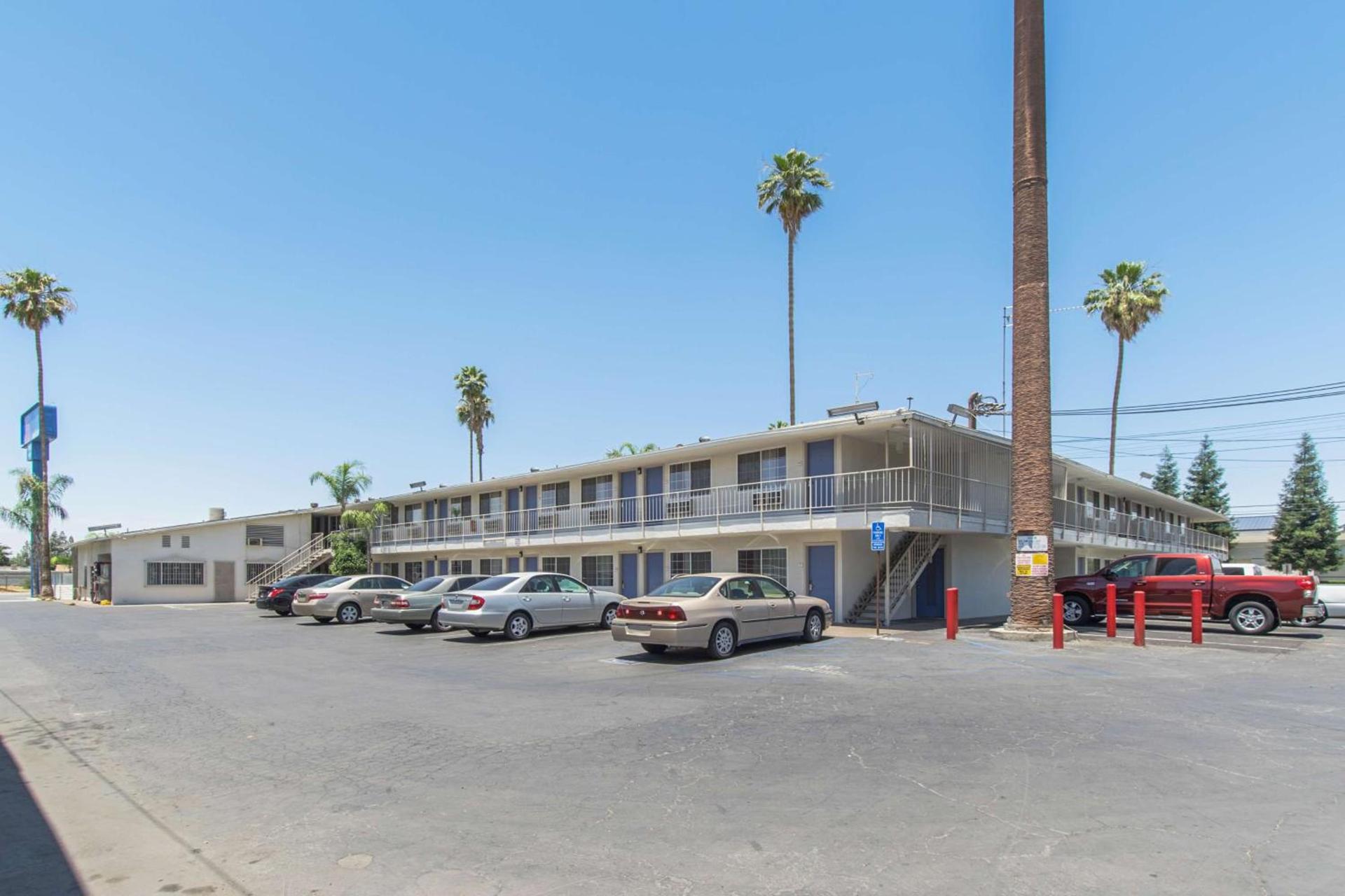 Motel 6 Bakersfield photo 37