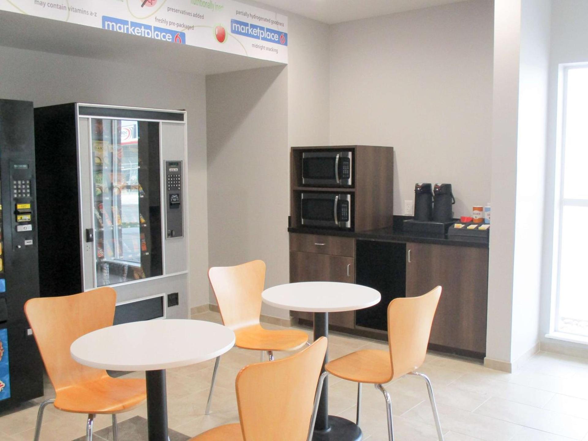 Motel 6 Fort Worth, TX - North - Saginaw photo 40