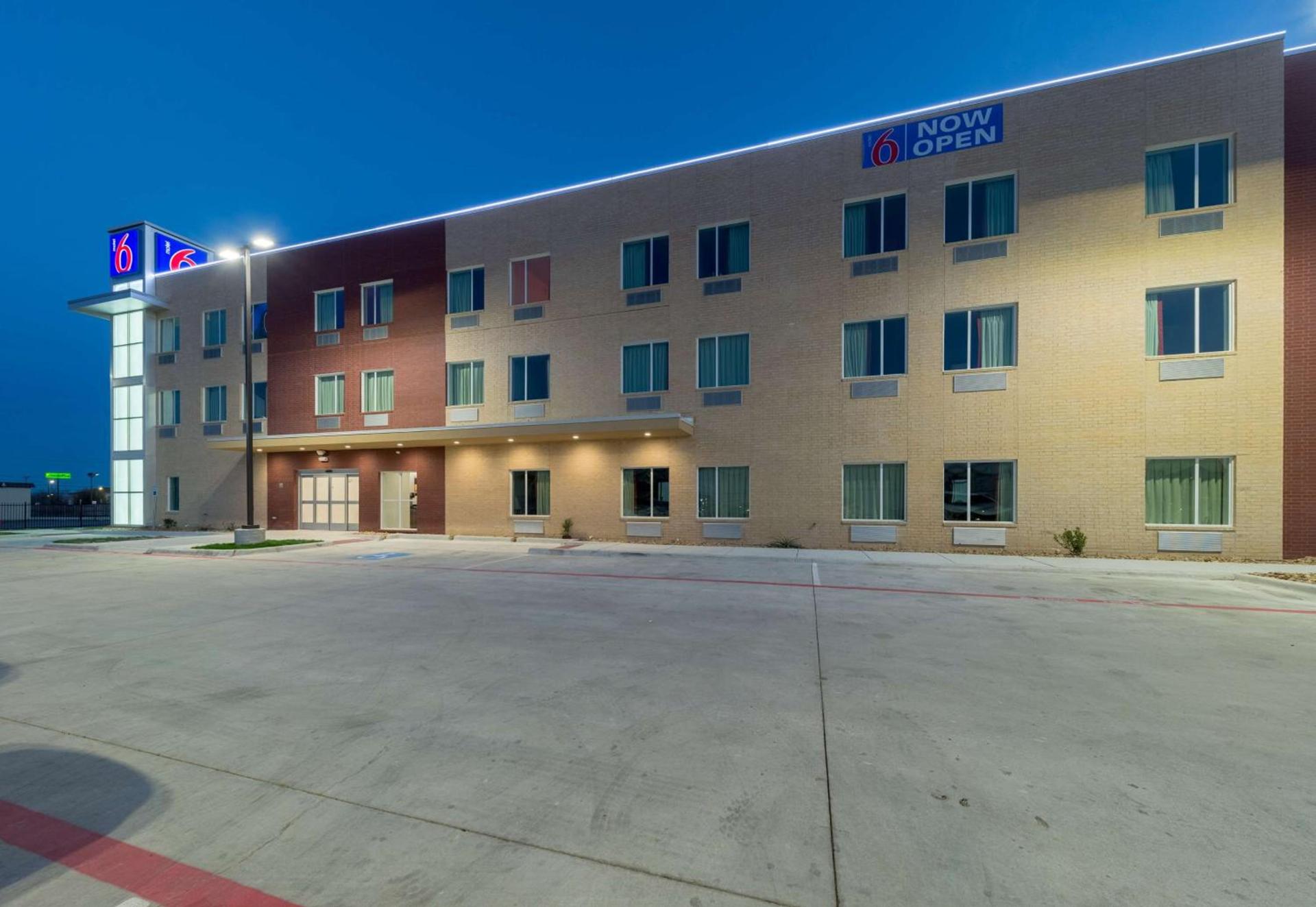 Motel 6 Fort Worth, TX - North - Saginaw photo 7