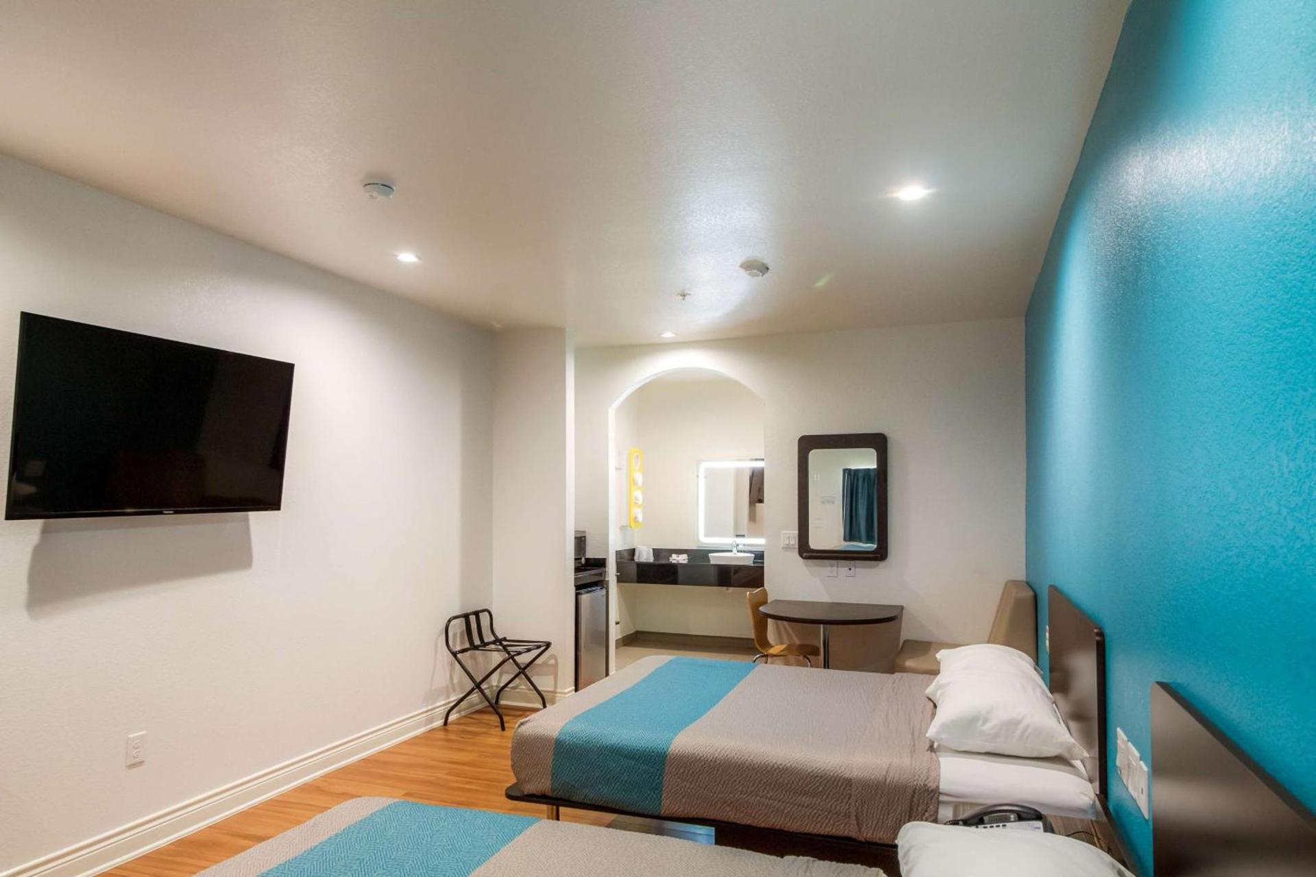 Motel 6-Houston, TX - North photo 16