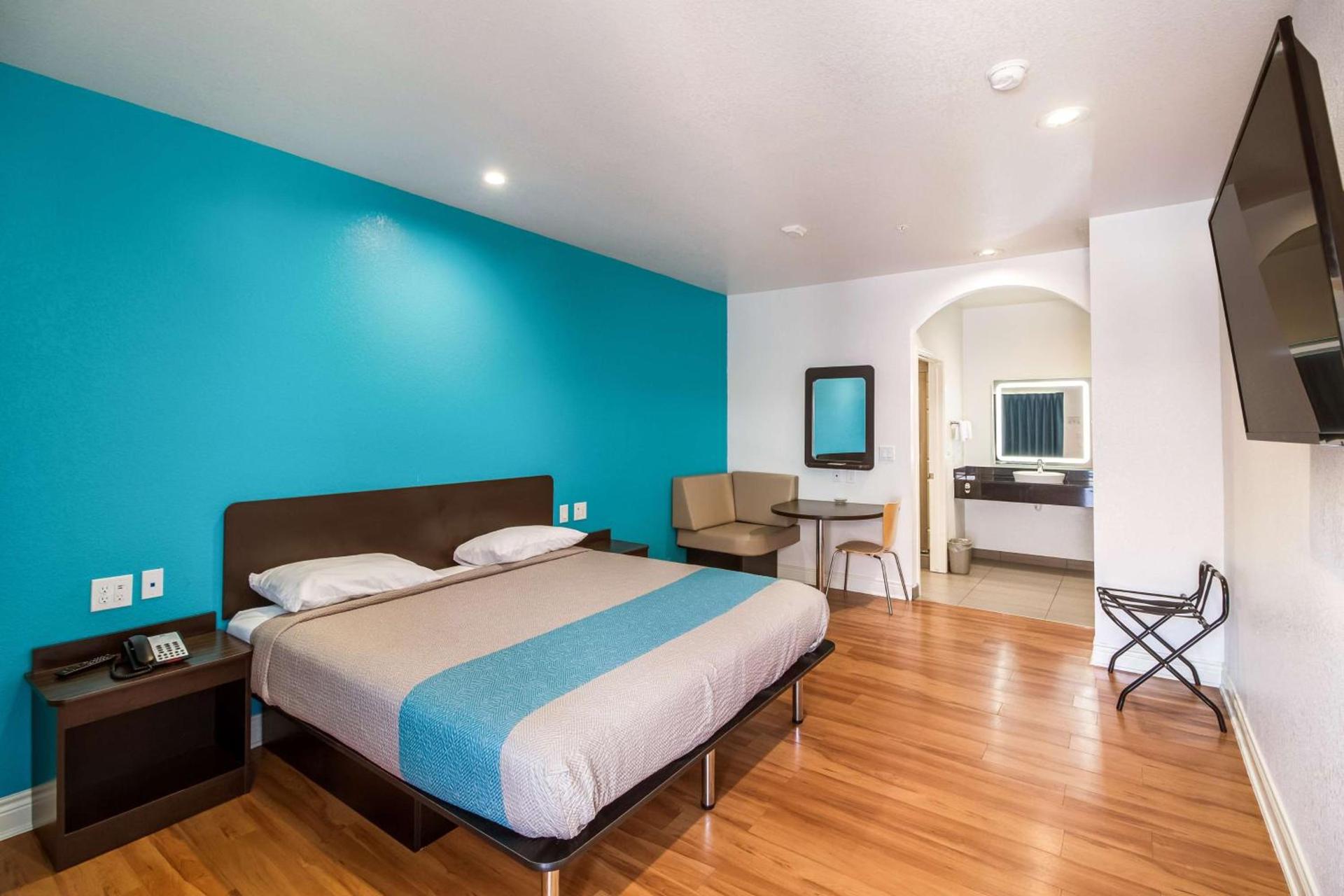 Motel 6-Houston, TX - North photo 11