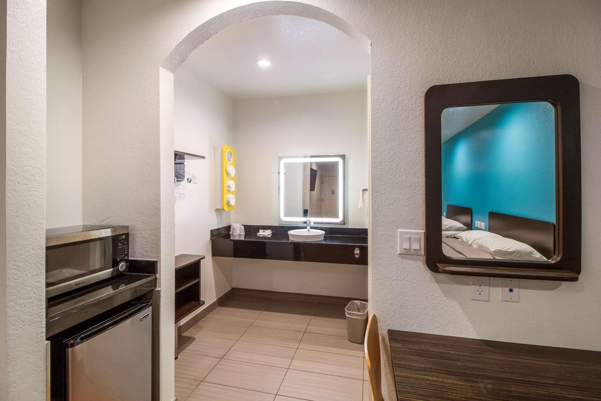 Motel 6-Houston, TX - North photo 21