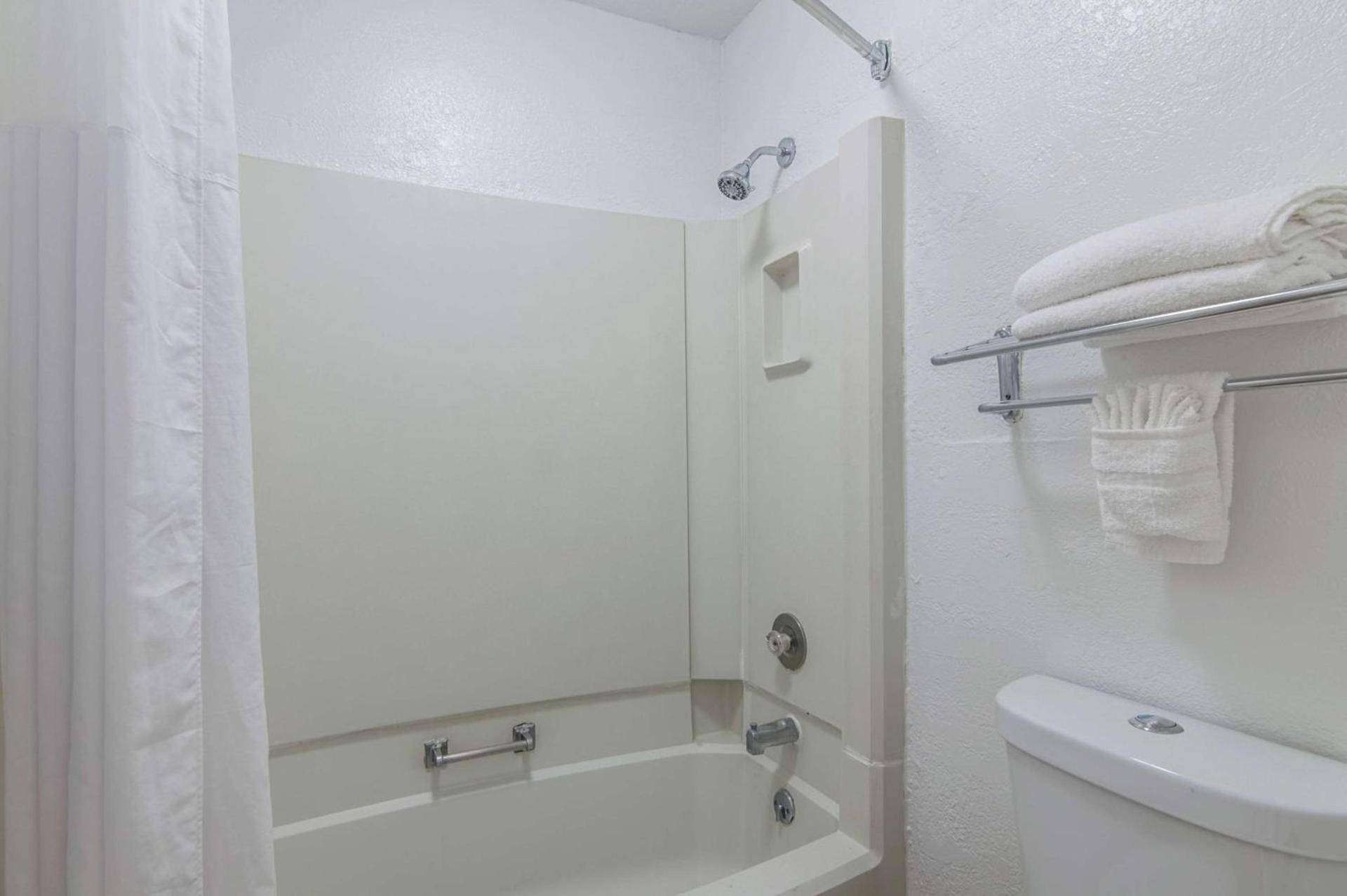 Motel 6-Liberal, KS photo 21