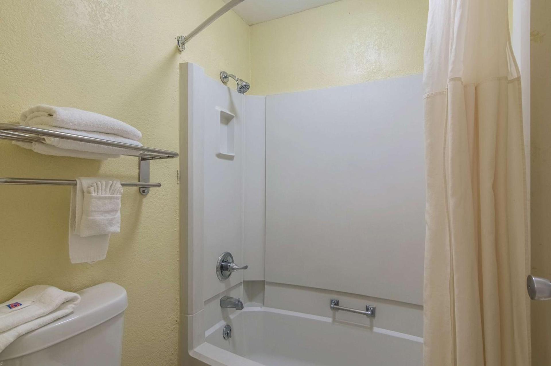 Motel 6-Liberal, KS photo 19