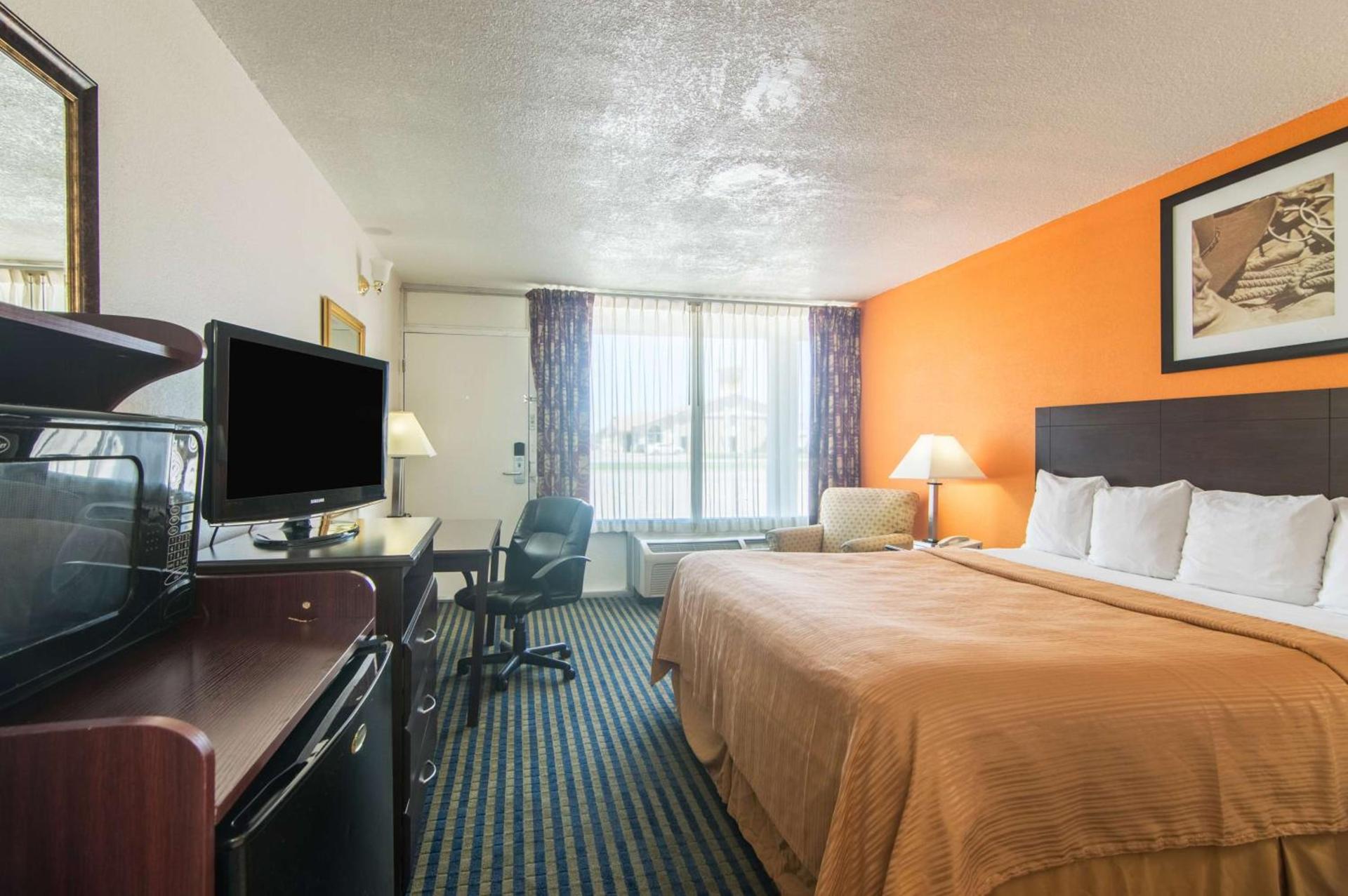 Motel 6-Liberal, KS photo 9