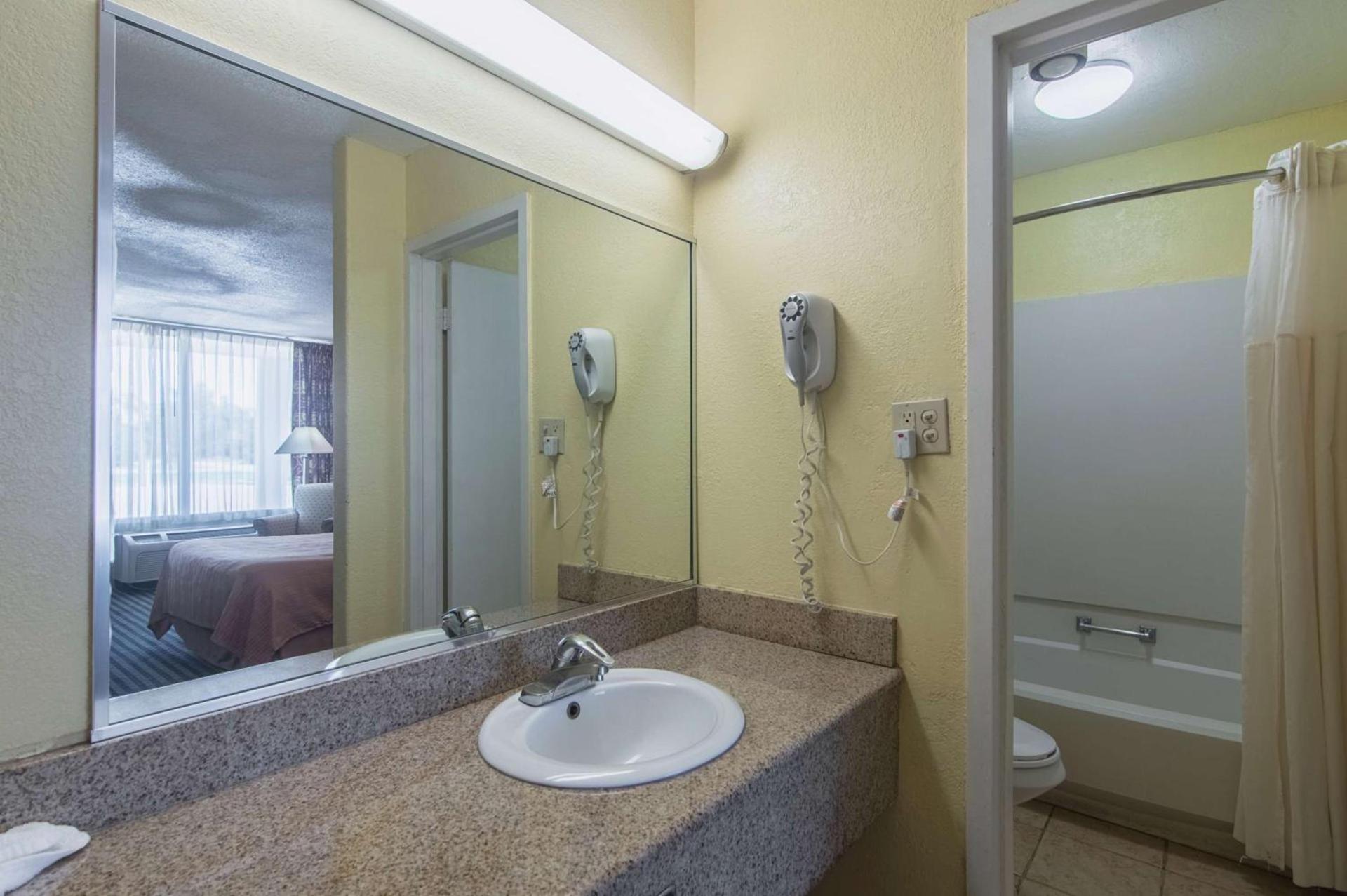 Motel 6-Liberal, KS photo 20