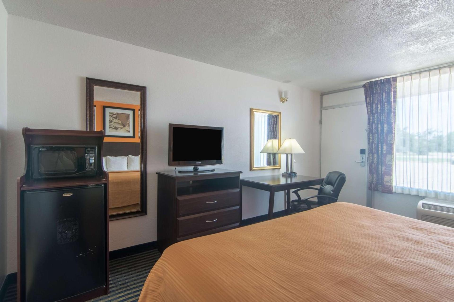 Motel 6-Liberal, KS photo 10