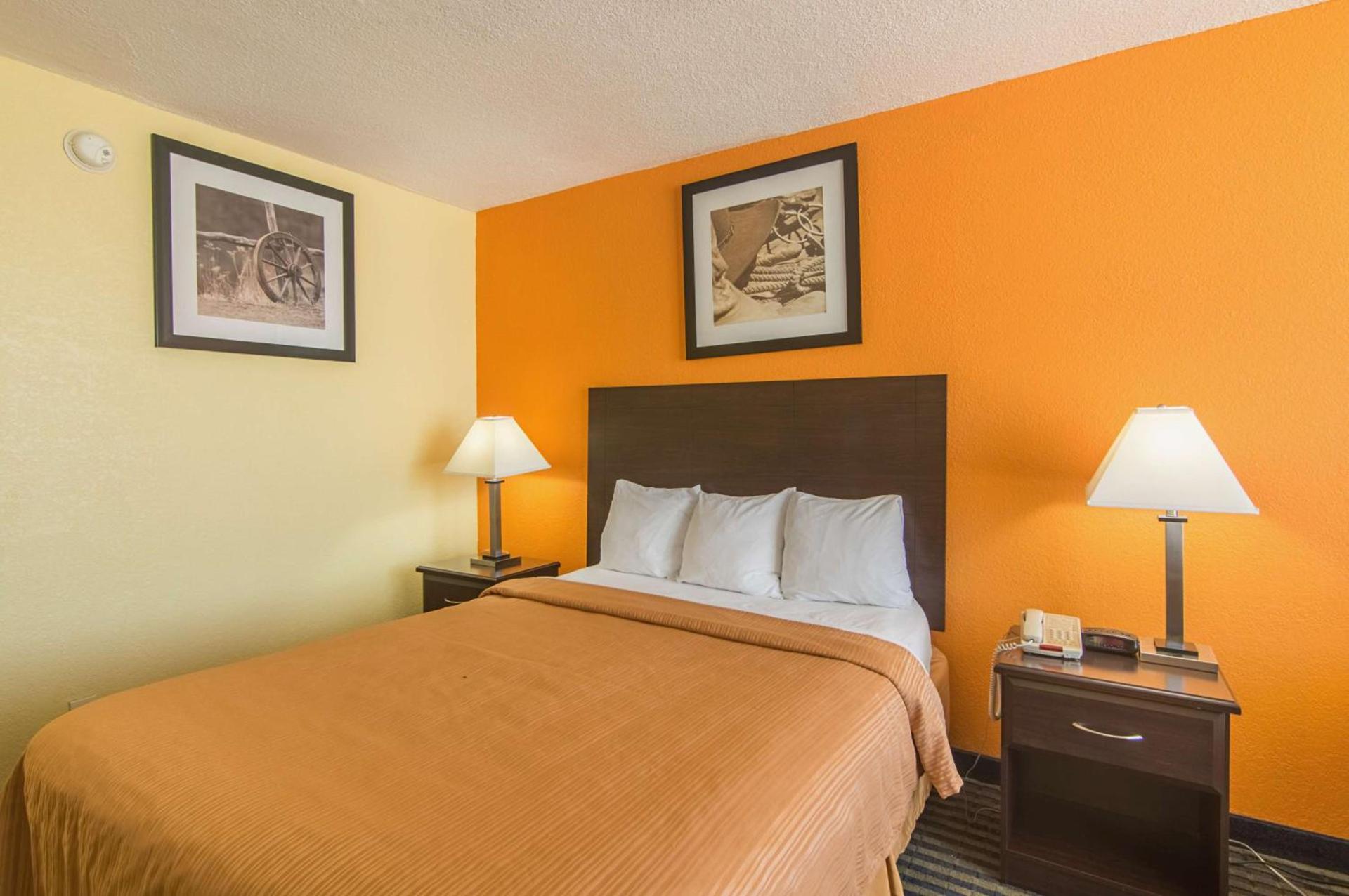 Motel 6-Liberal, KS photo 13