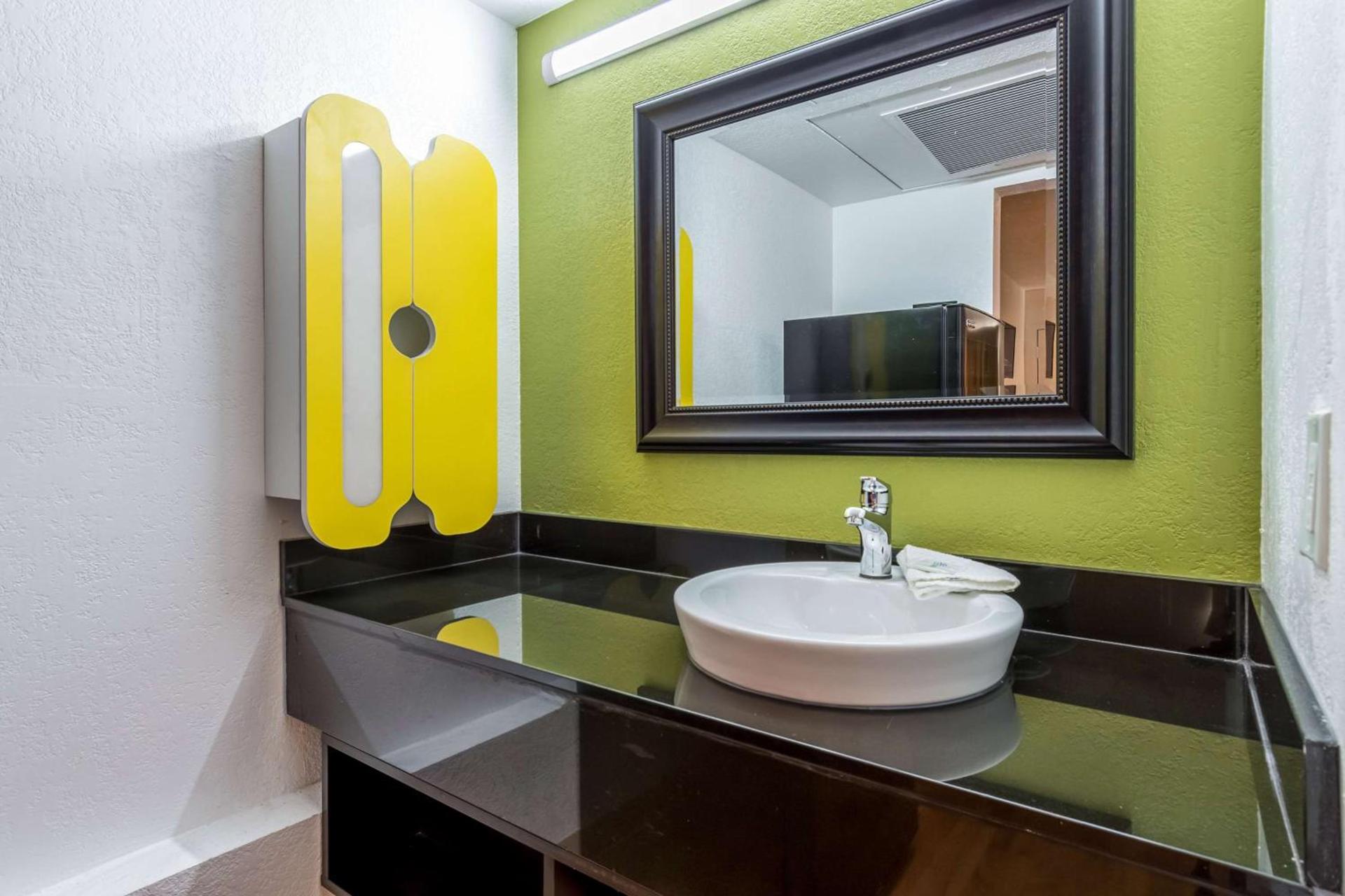 Studio 6-Buttonwillow, CA photo 25